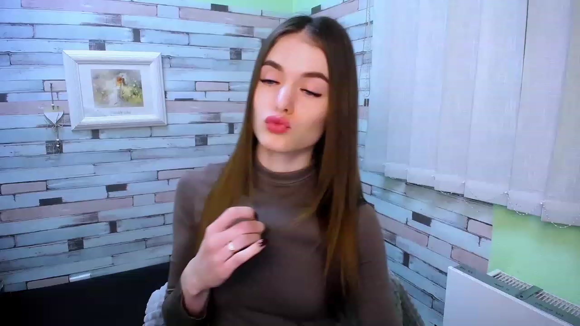Gallery image thumbnail from Mili_Sky_'s myfreecams stream on, 02/07/2023, 18:34 image 4 of 20