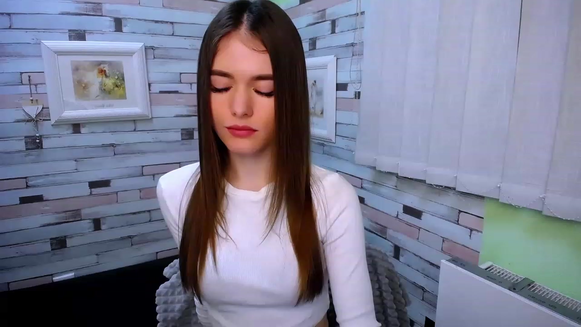 Gallery image thumbnail from Mili_Sky_'s myfreecams stream on, 02/19/2023, 11:43 image 6 of 20