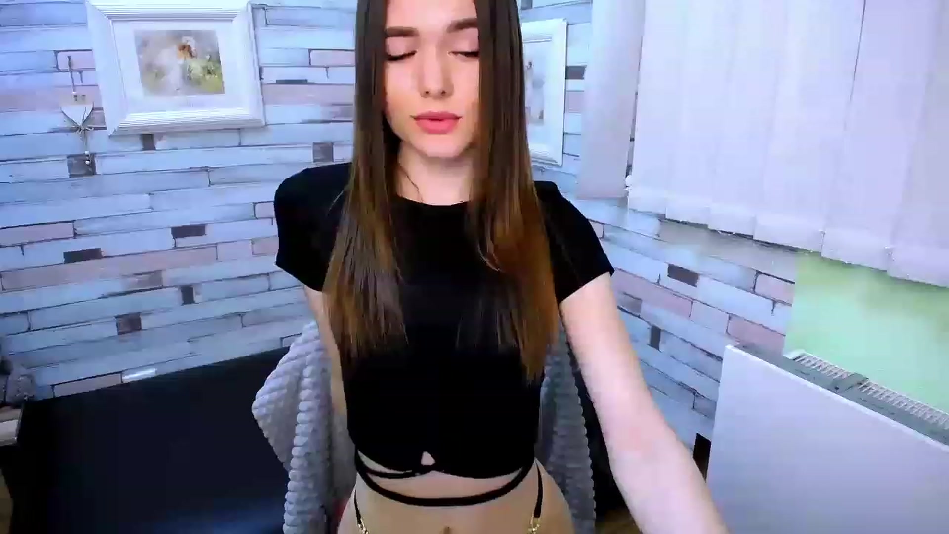 Gallery image thumbnail from Mili_Sky_'s myfreecams stream on, 03/07/2023, 10:31 image 8 of 20