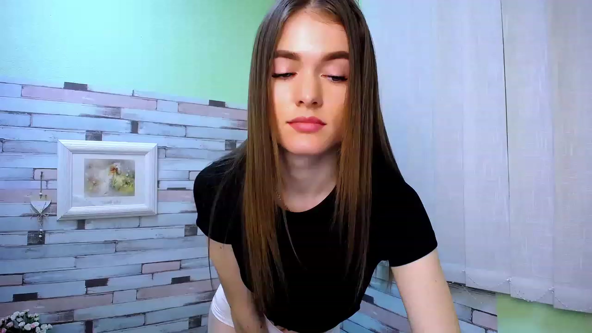 Gallery image thumbnail from Mili_Sky_'s myfreecams stream on, 03/10/2023, 10:15 image 15 of 20
