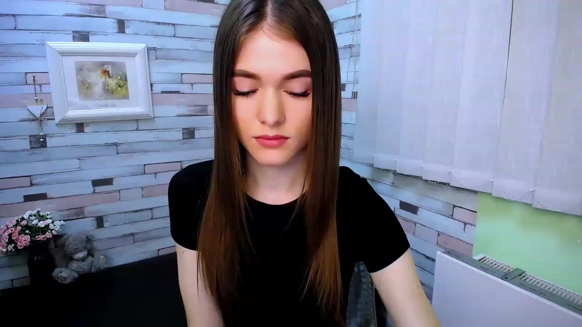 Gallery image thumbnail from Mili_Sky_'s myfreecams stream on, 03/10/2023, 10:15 image 6 of 20