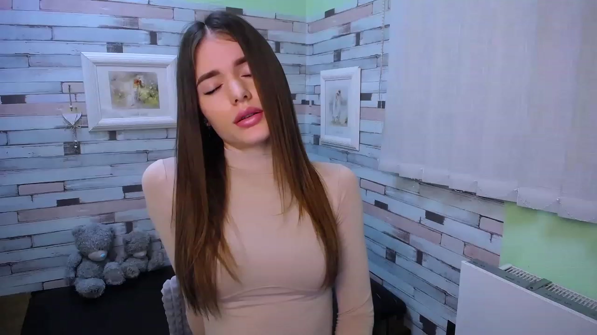 Gallery image thumbnail from Mili_Sky_'s myfreecams stream on, 03/19/2023, 10:31 image 5 of 20