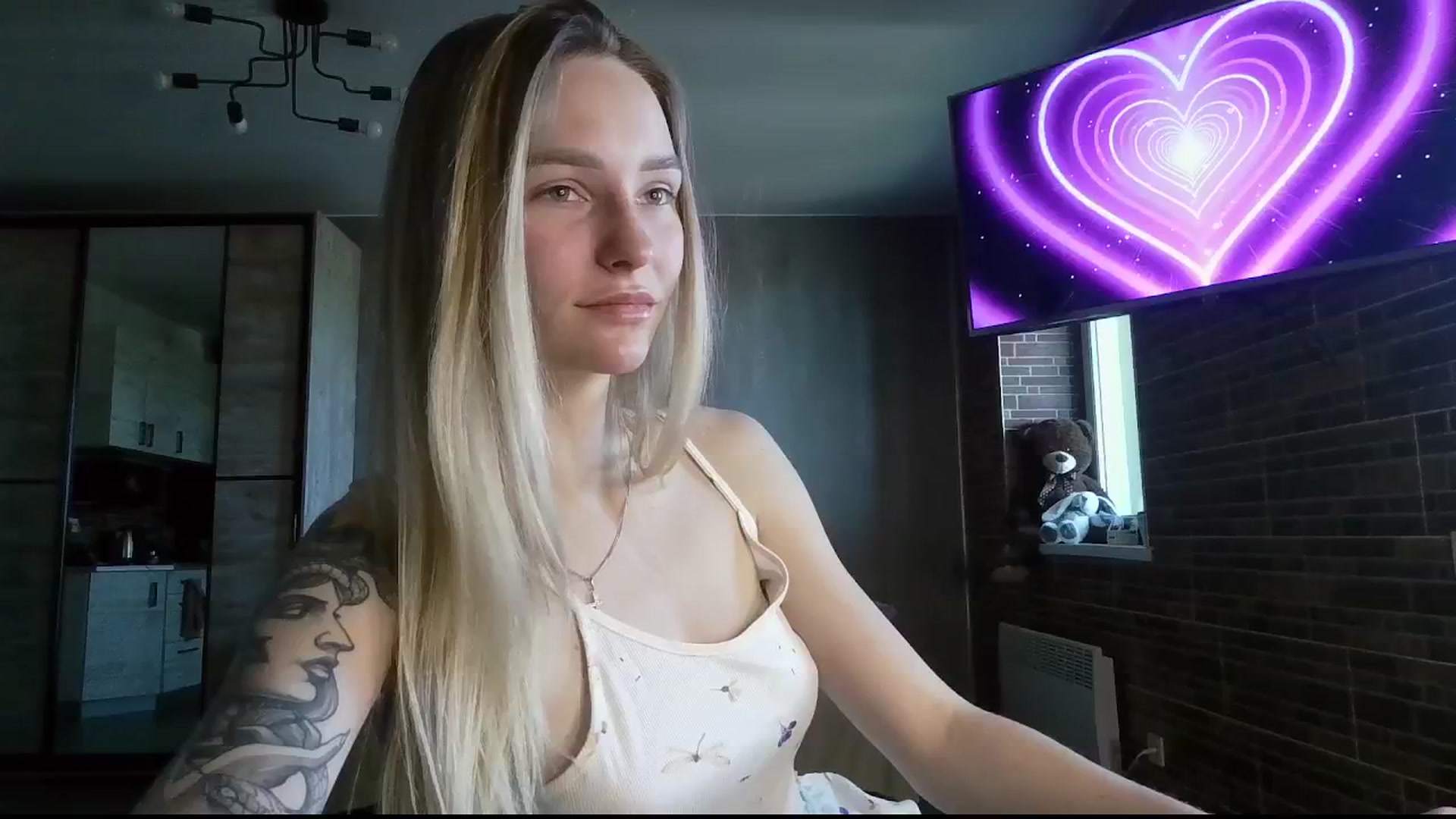 Gallery image thumbnail from Miliain's myfreecams stream on, 05/04/2025, 13:39 image 13 of 20