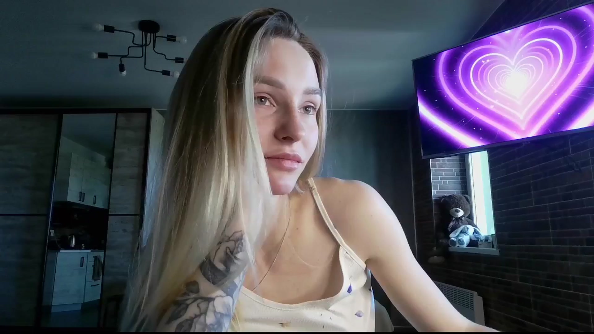 Gallery image thumbnail from Miliain's myfreecams stream on, 05/04/2025, 13:39 image 12 of 20