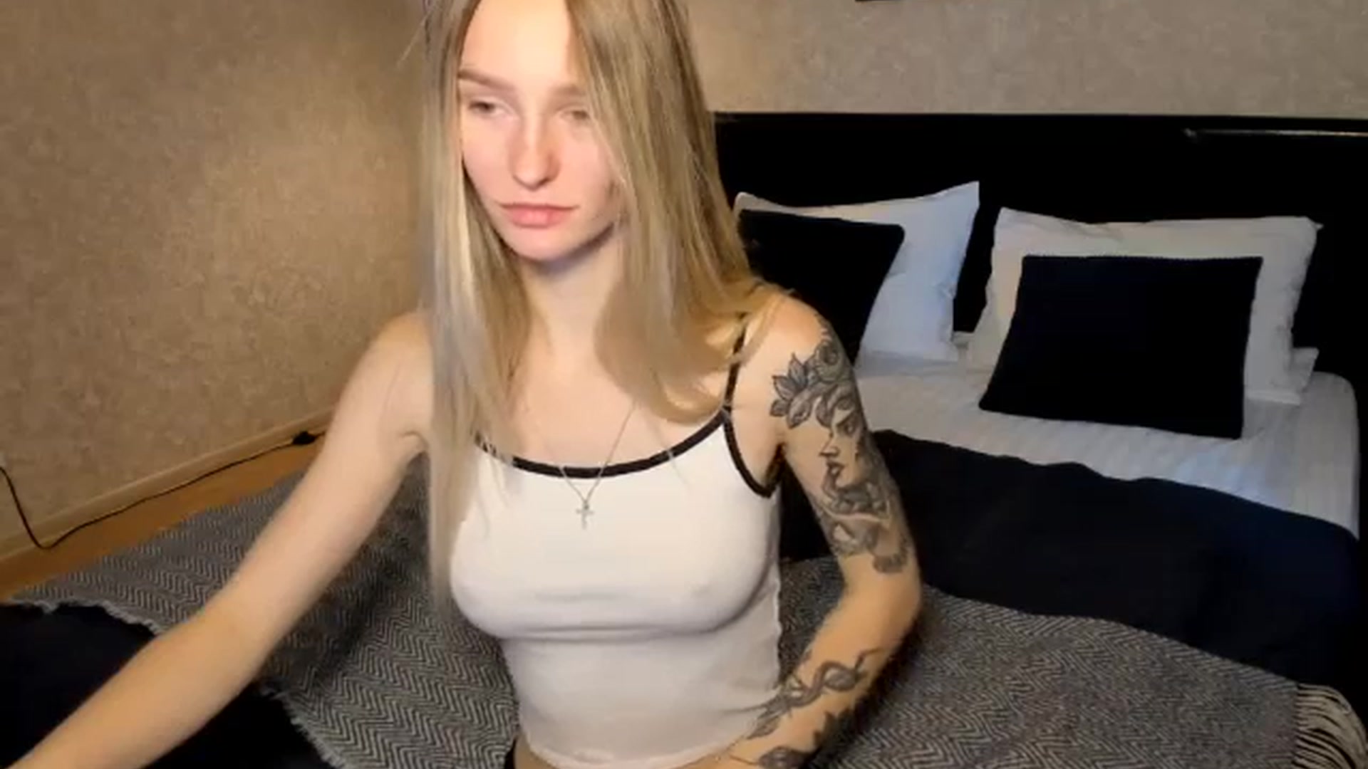 Gallery image thumbnail from Miliain's myfreecams stream on, 08/03/2025, 08:52 image 6 of 20