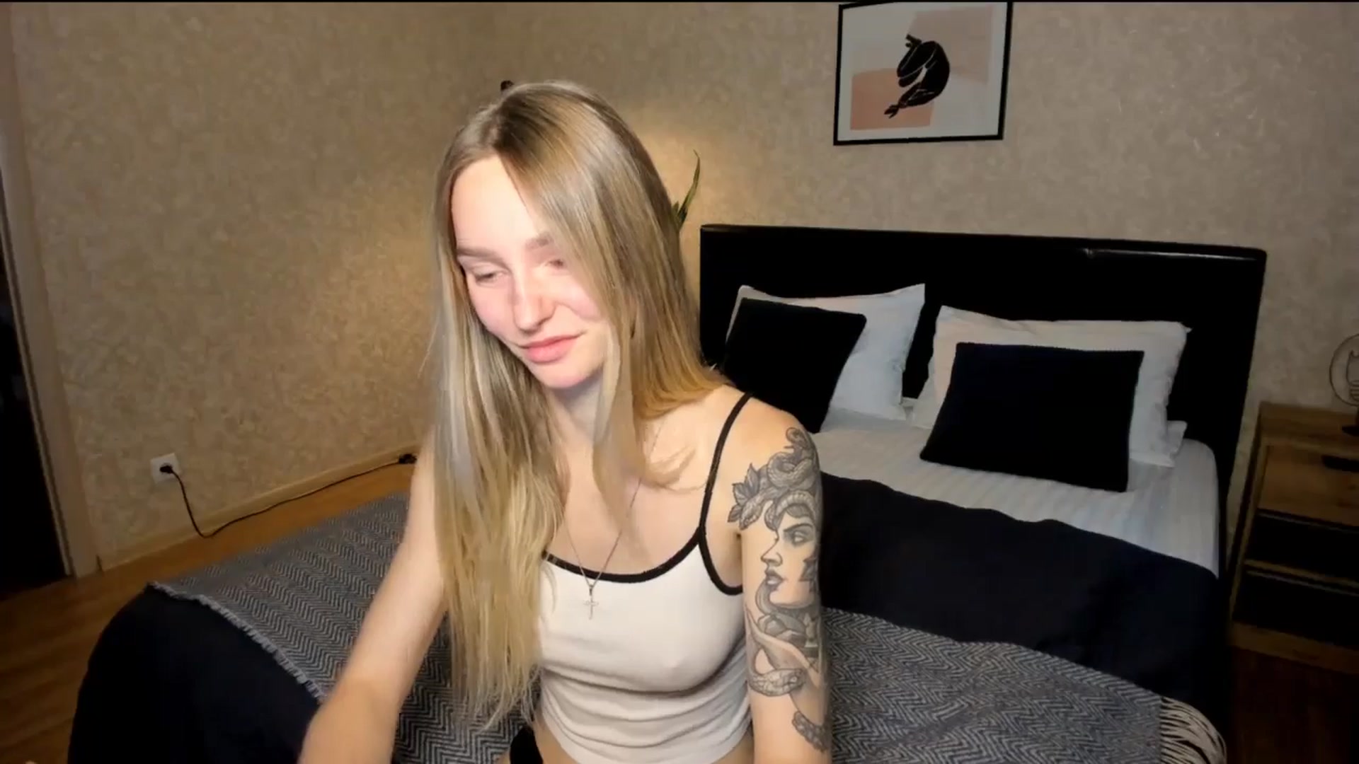 Gallery image thumbnail from Miliain's myfreecams stream on, 08/03/2025, 12:07 image 7 of 20