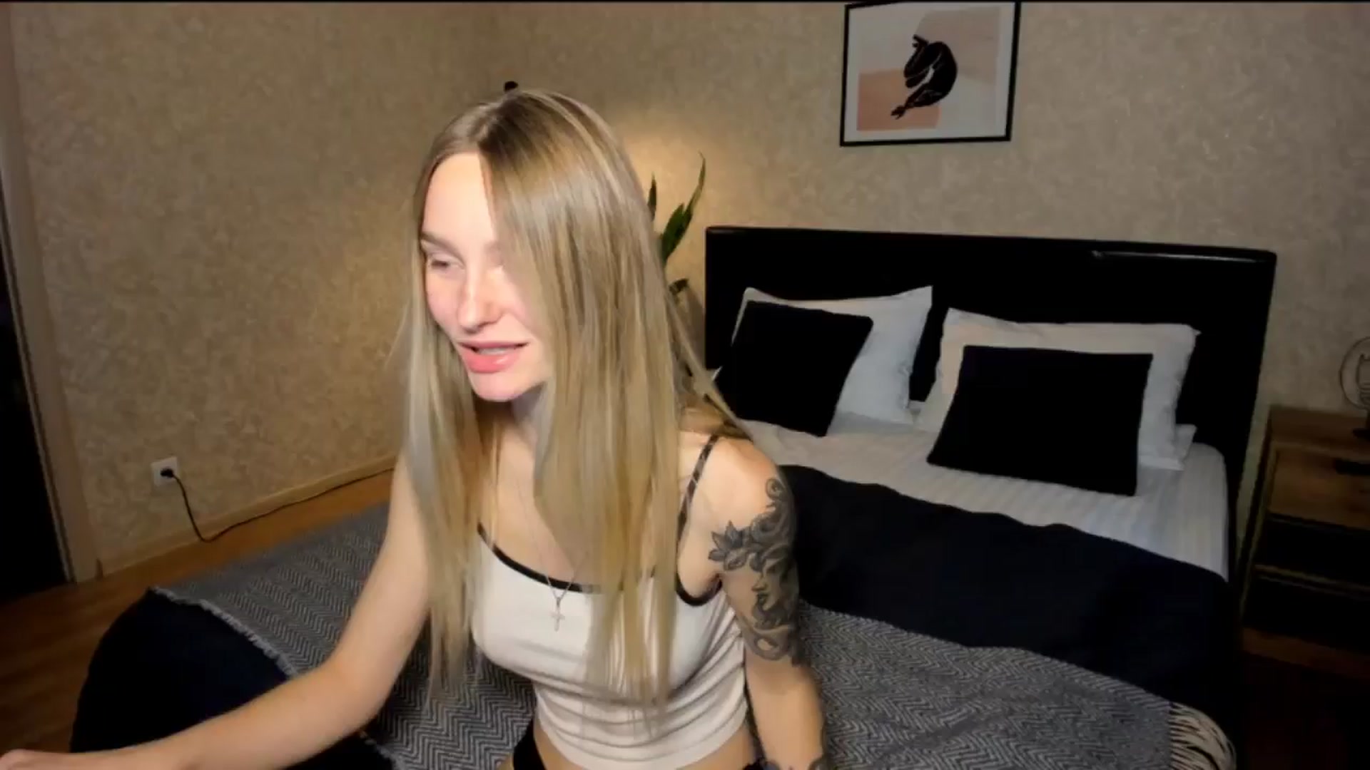 Gallery image thumbnail from Miliain's myfreecams stream on, 08/03/2025, 12:07 image 6 of 20