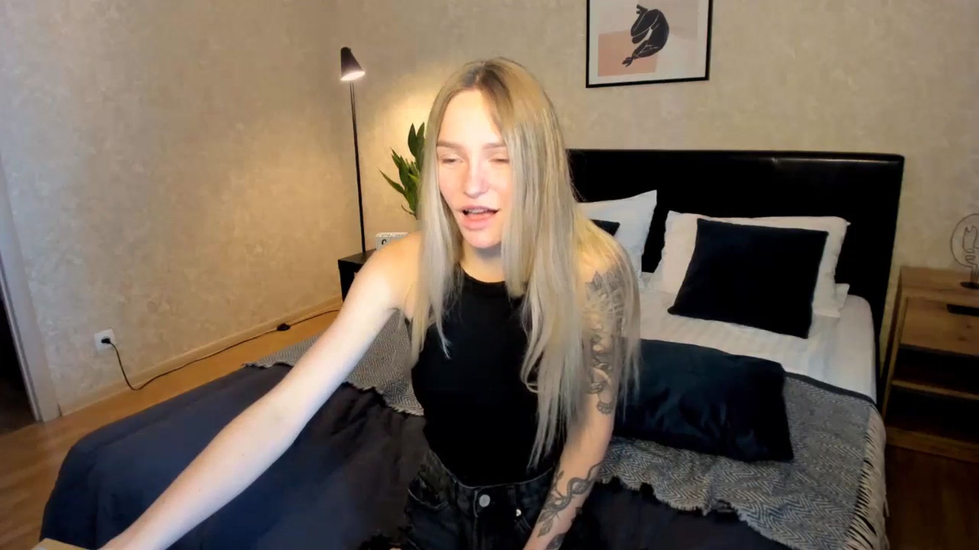 Gallery image thumbnail from Miliain's myfreecams stream on, 08/06/2025, 08:37 image 15 of 20