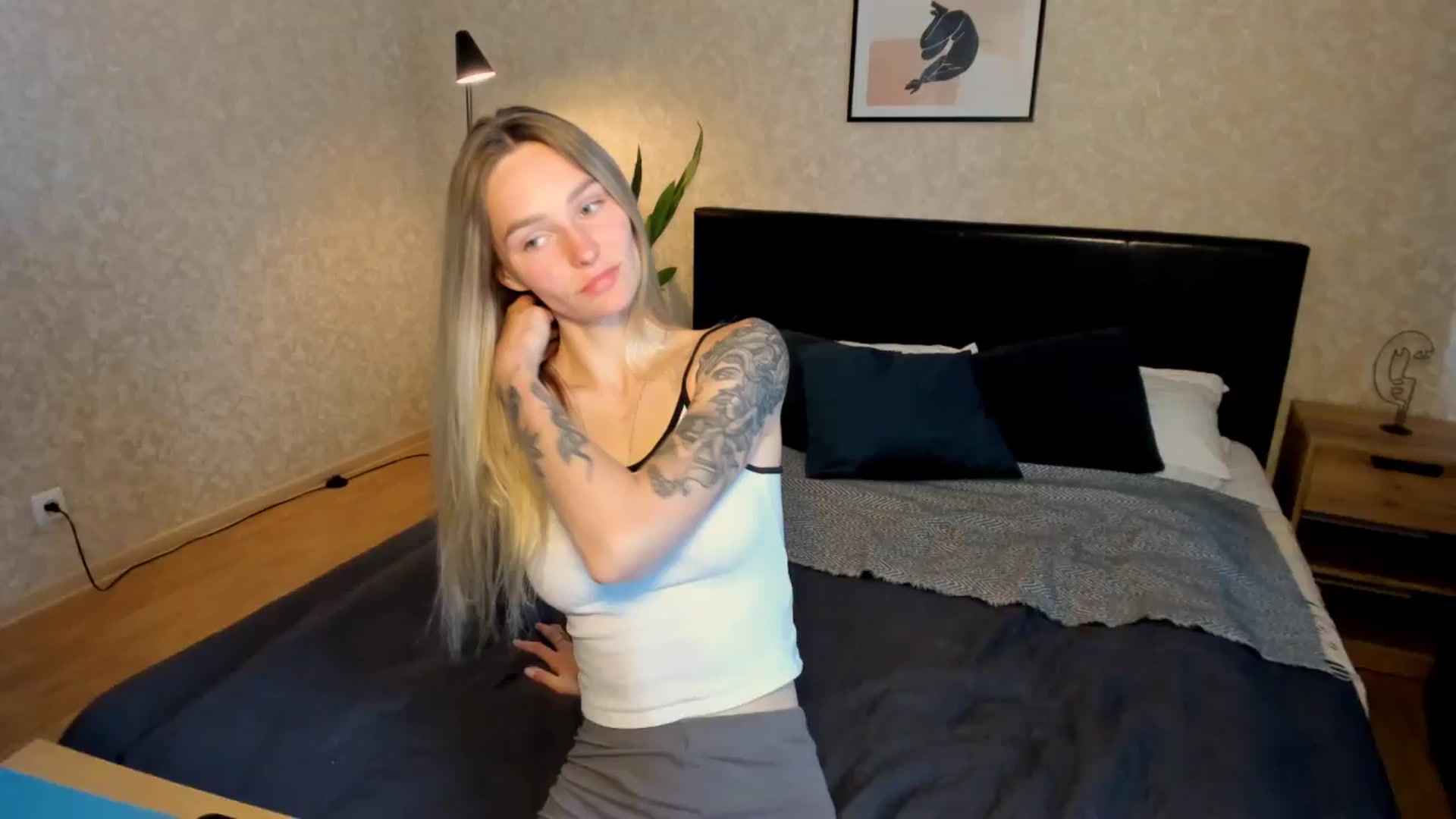 Gallery image thumbnail from Miliain's myfreecams stream on, 08/08/2025, 11:19 image 3 of 20
