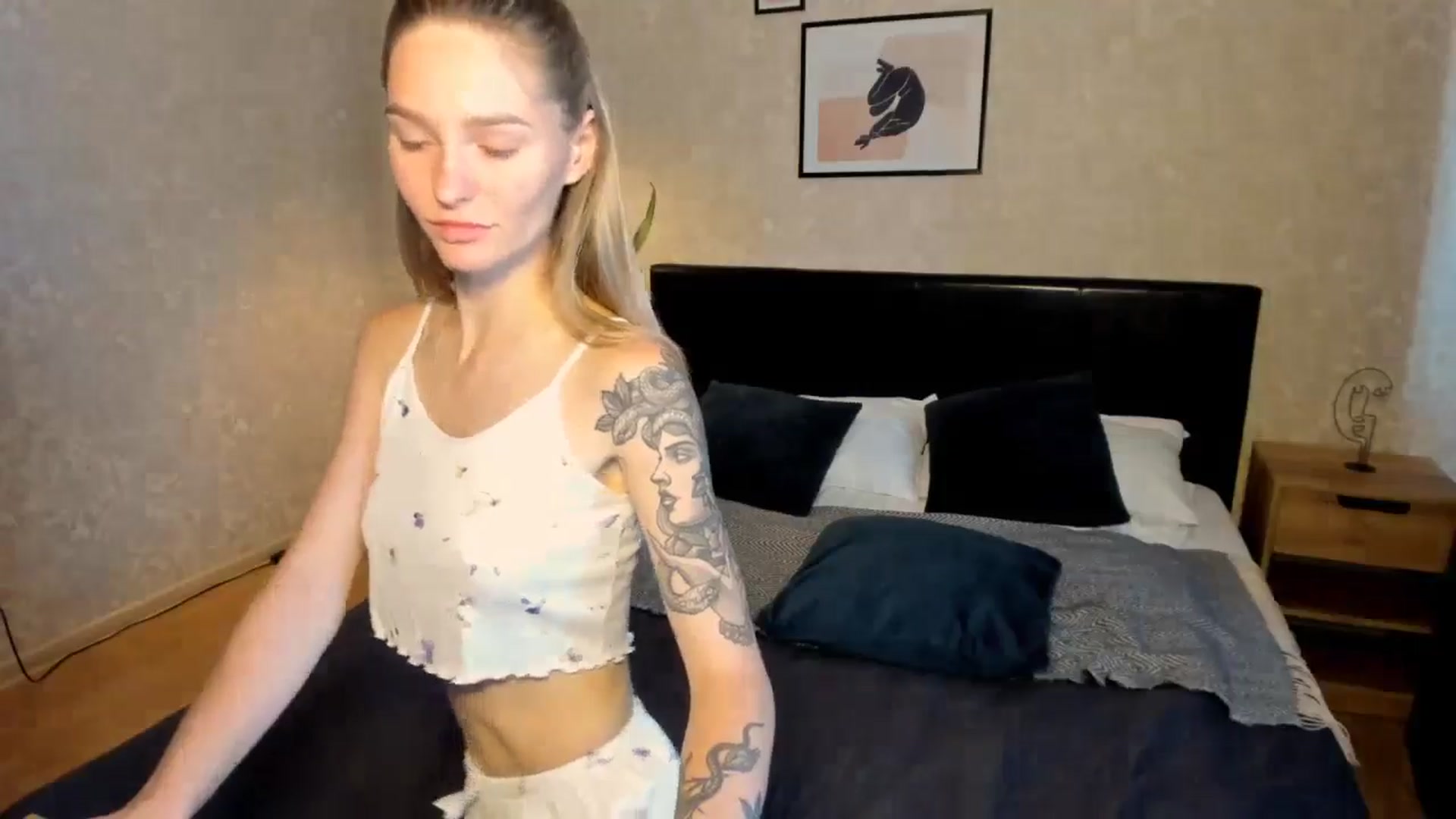 Gallery image thumbnail from Miliain's myfreecams stream on, 08/09/2025, 08:39 image 9 of 20