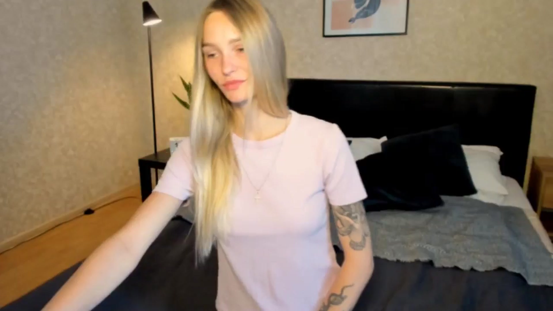 Gallery image thumbnail from Miliain's myfreecams stream on, 08/10/2025, 12:38 image 16 of 20