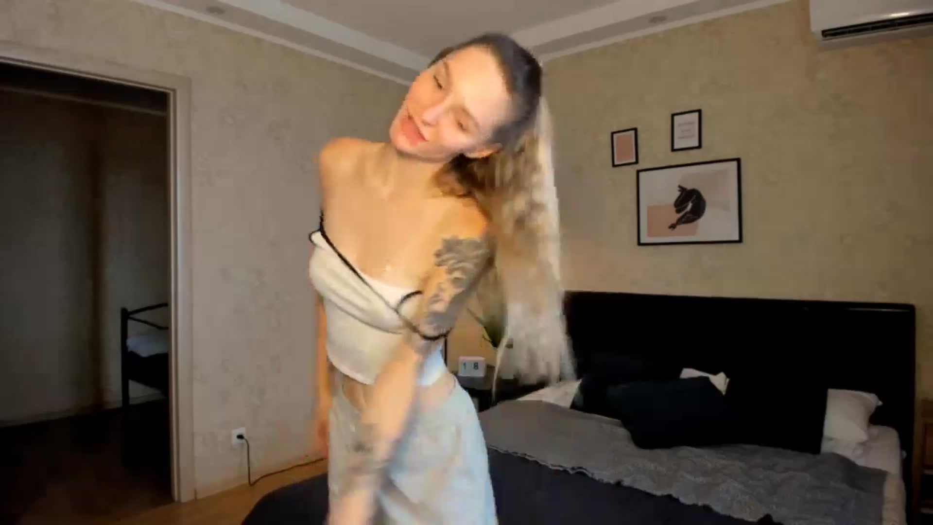 Gallery image thumbnail from Miliain's myfreecams stream on, 08/18/2025, 11:11 image 19 of 20