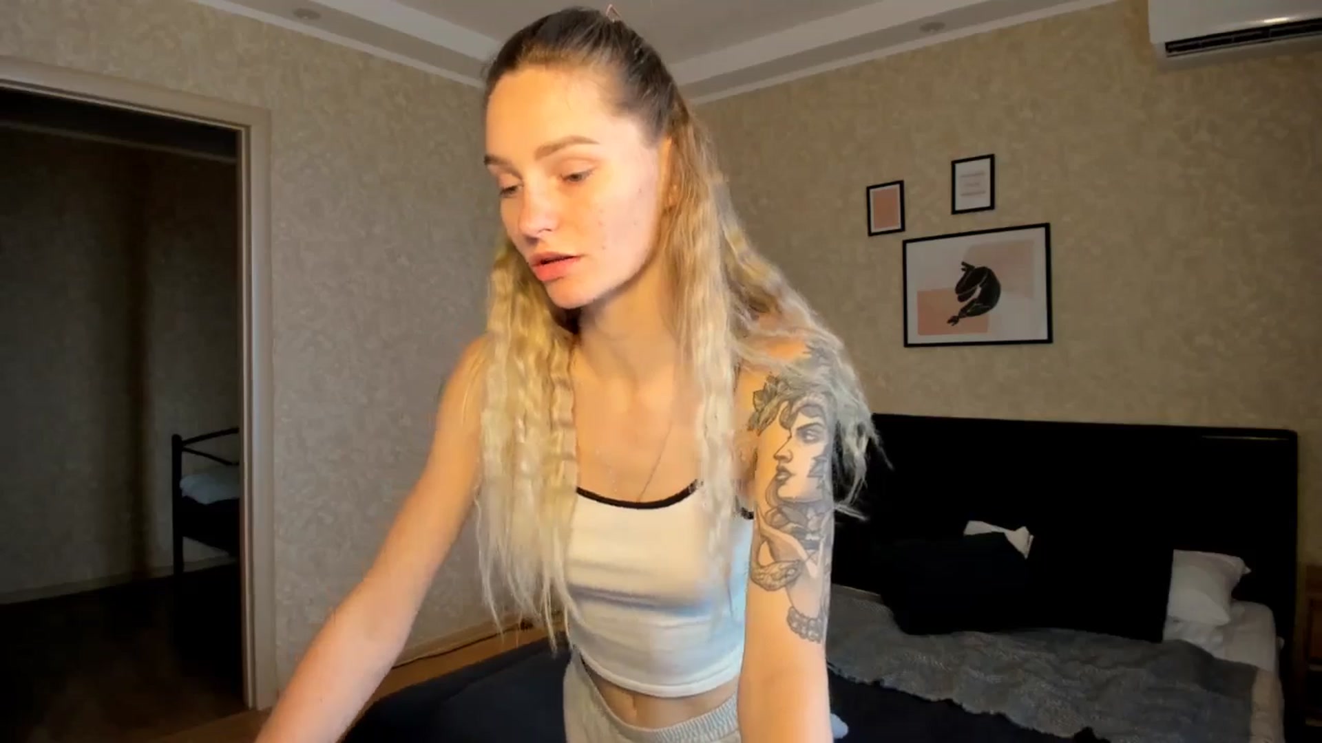 Gallery image thumbnail from Miliain's myfreecams stream on, 08/18/2025, 11:23 image 10 of 20