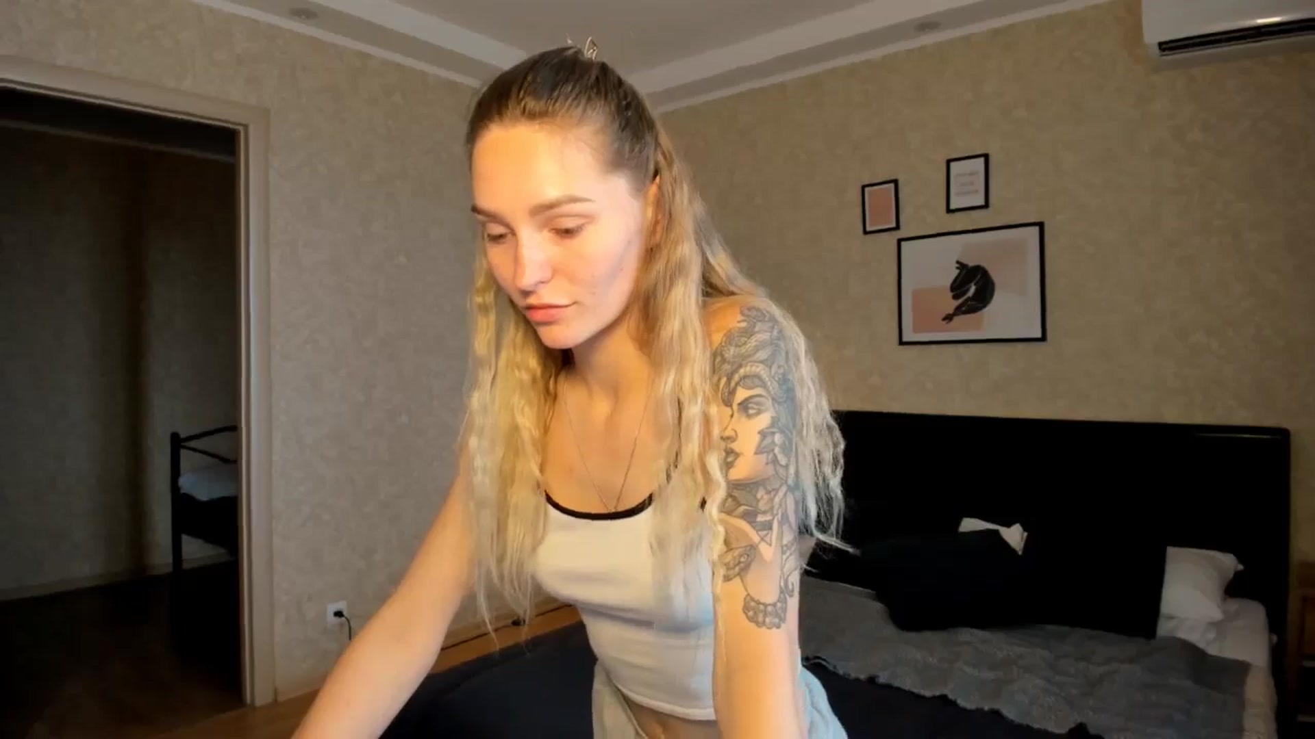 Gallery image thumbnail from Miliain's myfreecams stream on, 08/18/2025, 11:23 image 7 of 20