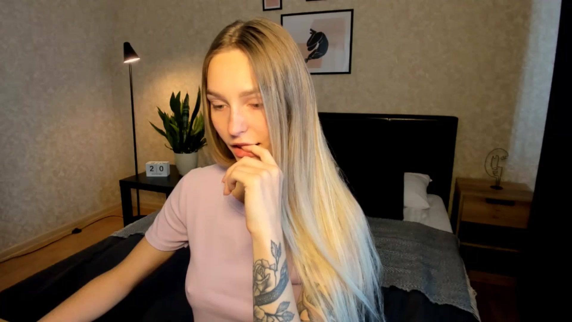 Gallery image thumbnail from Miliain's myfreecams stream on, 08/20/2025, 11:39 image 2 of 20