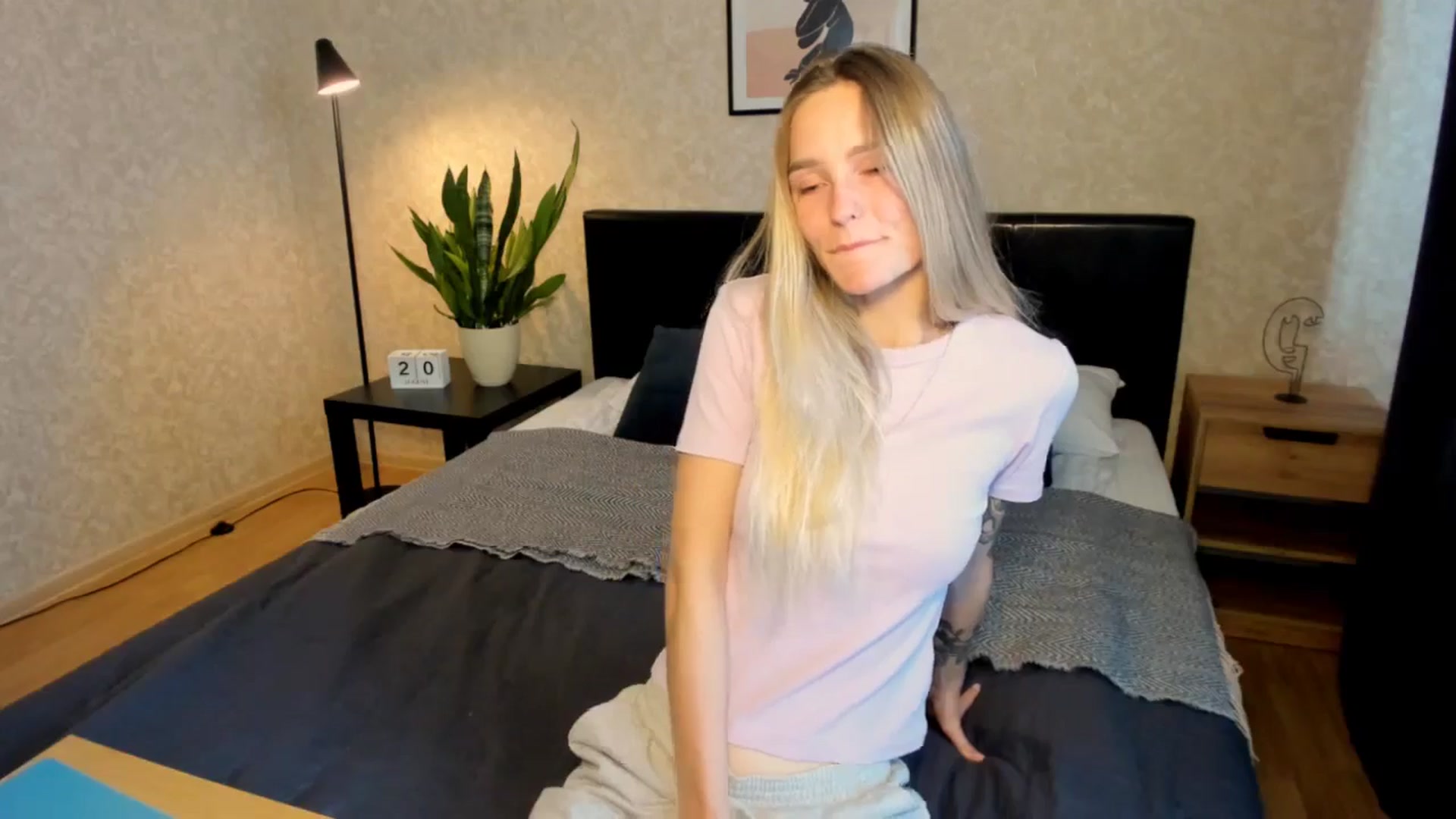 Gallery image thumbnail from Miliain's myfreecams stream on, 08/20/2025, 12:56 image 9 of 20