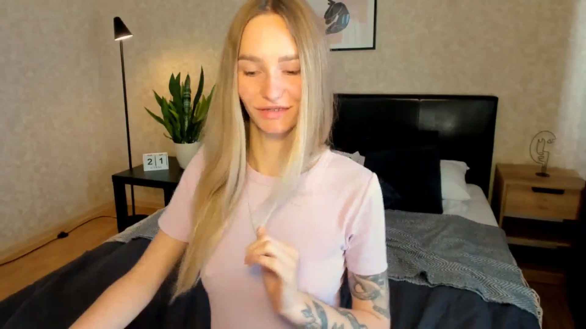 Gallery image thumbnail from Miliain's myfreecams stream on, 08/21/2025, 14:57 image 7 of 20