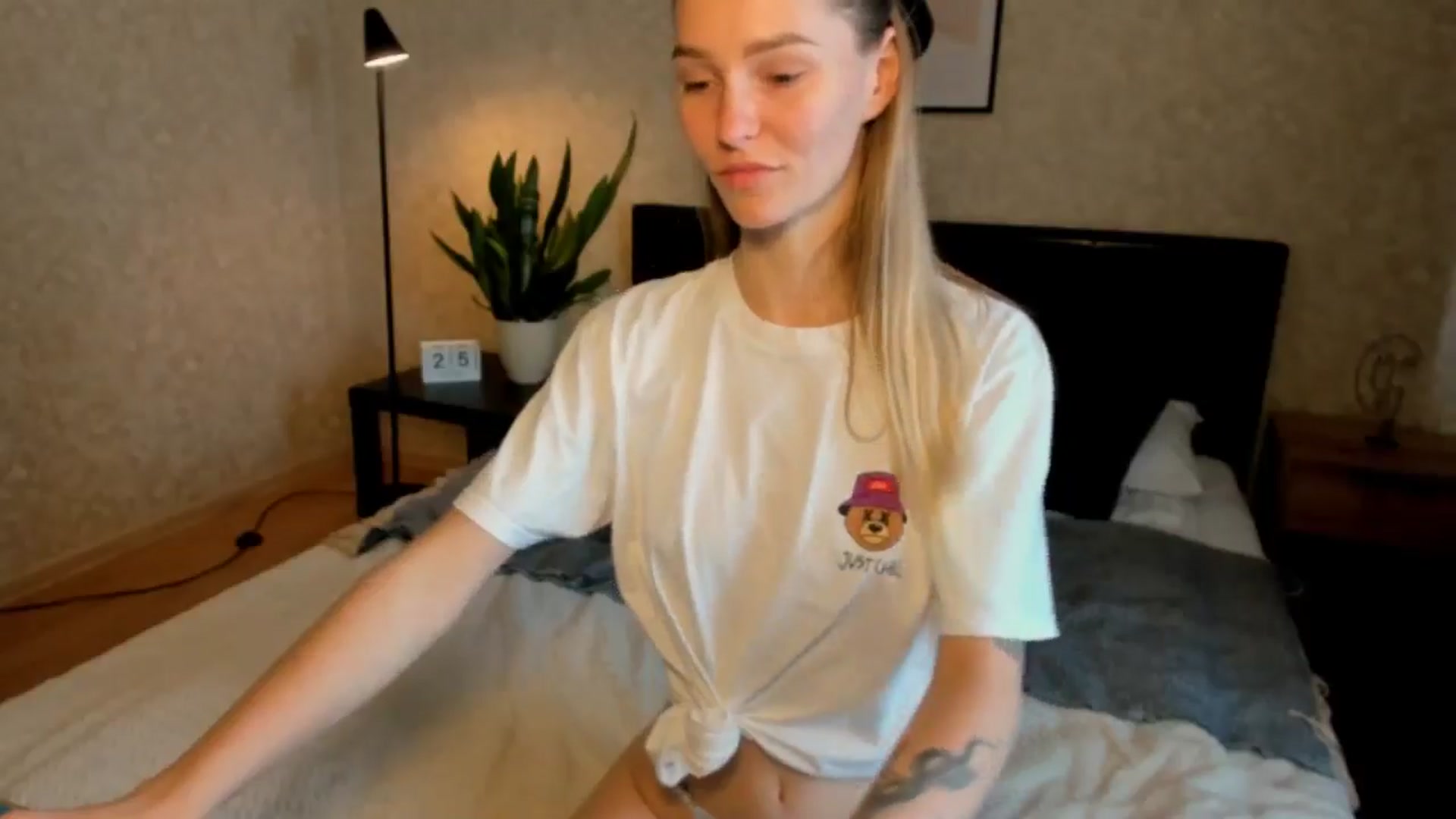 Gallery image thumbnail from Miliain's myfreecams stream on, 08/25/2025, 12:08 image 12 of 20