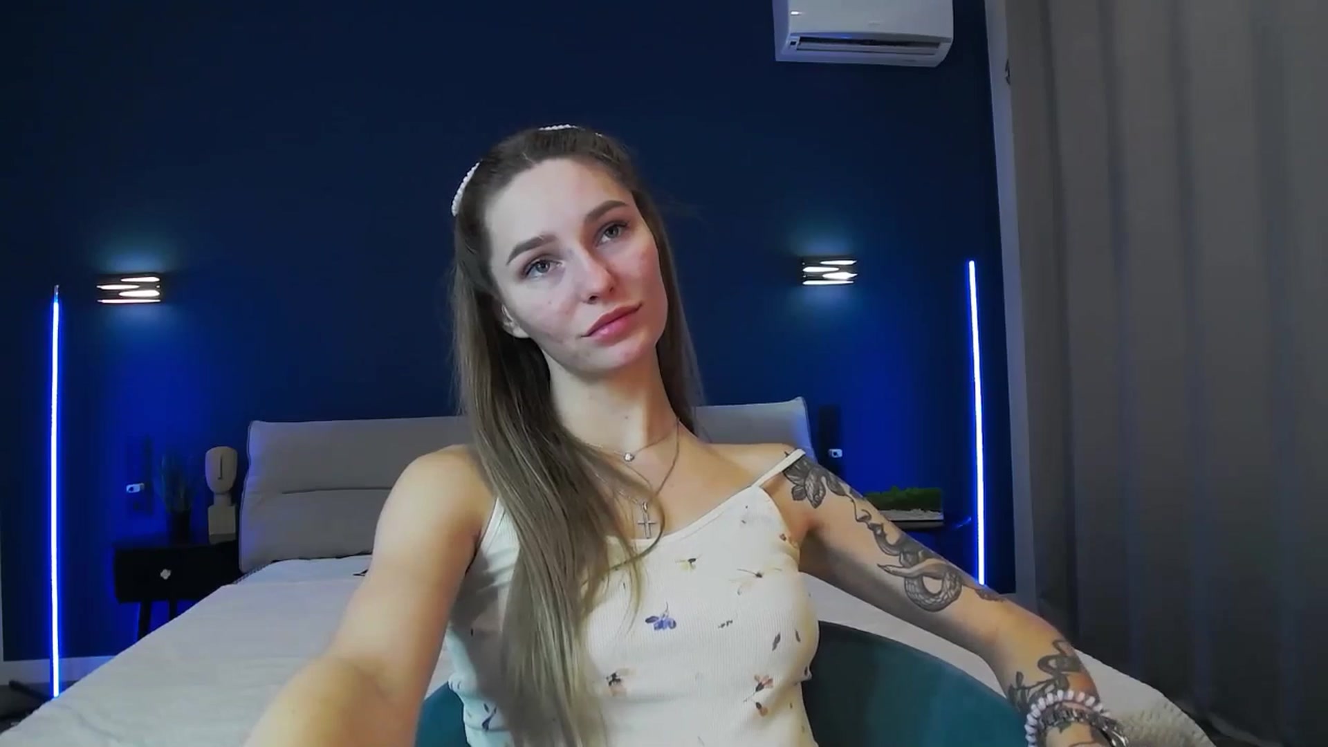 Gallery image thumbnail from Miliain's myfreecams stream on, 10/21/2025, 11:14 image 12 of 20