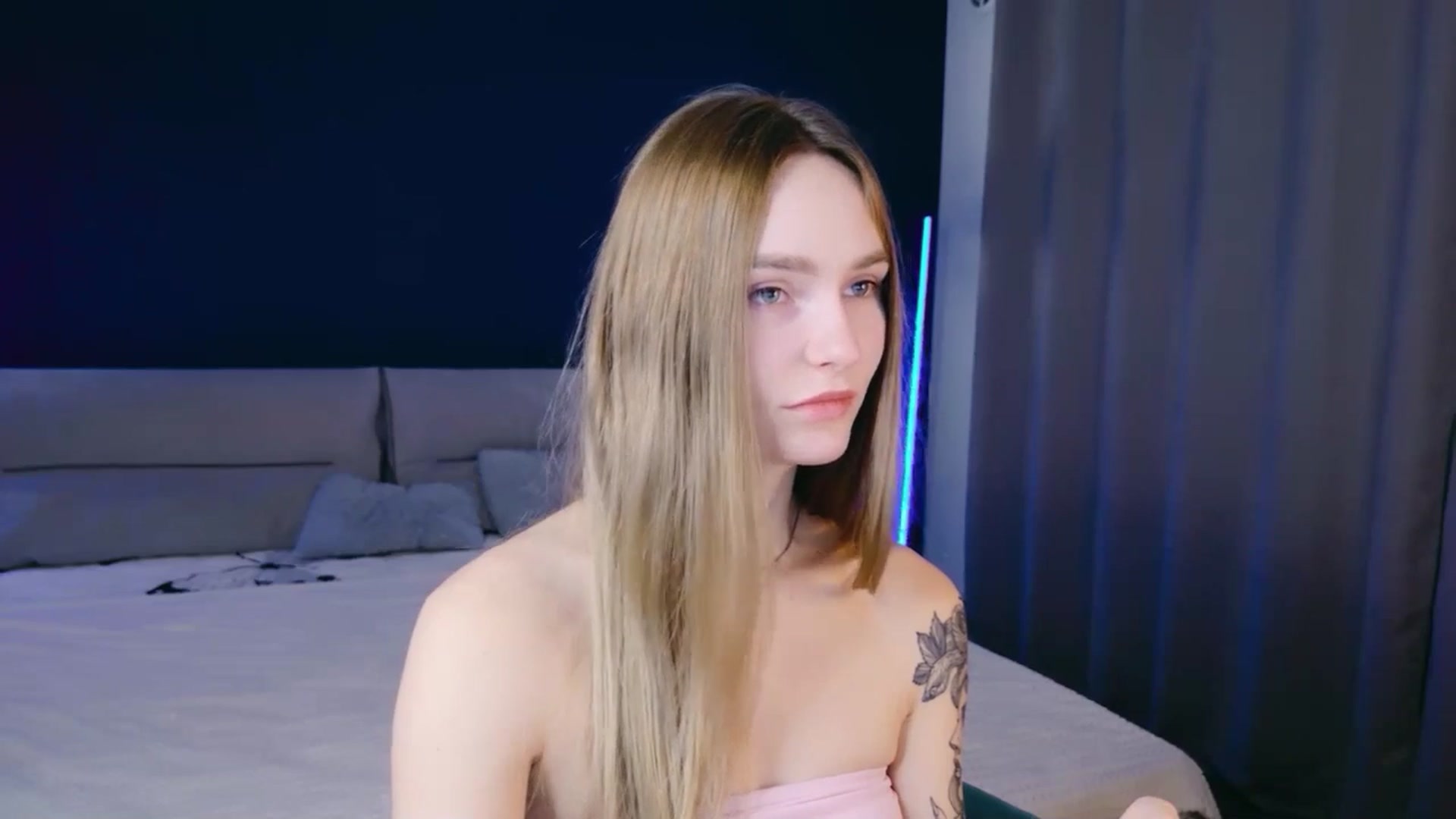 Gallery image thumbnail from Miliain's myfreecams stream on, 12/03/2025, 13:03 image 16 of 20
