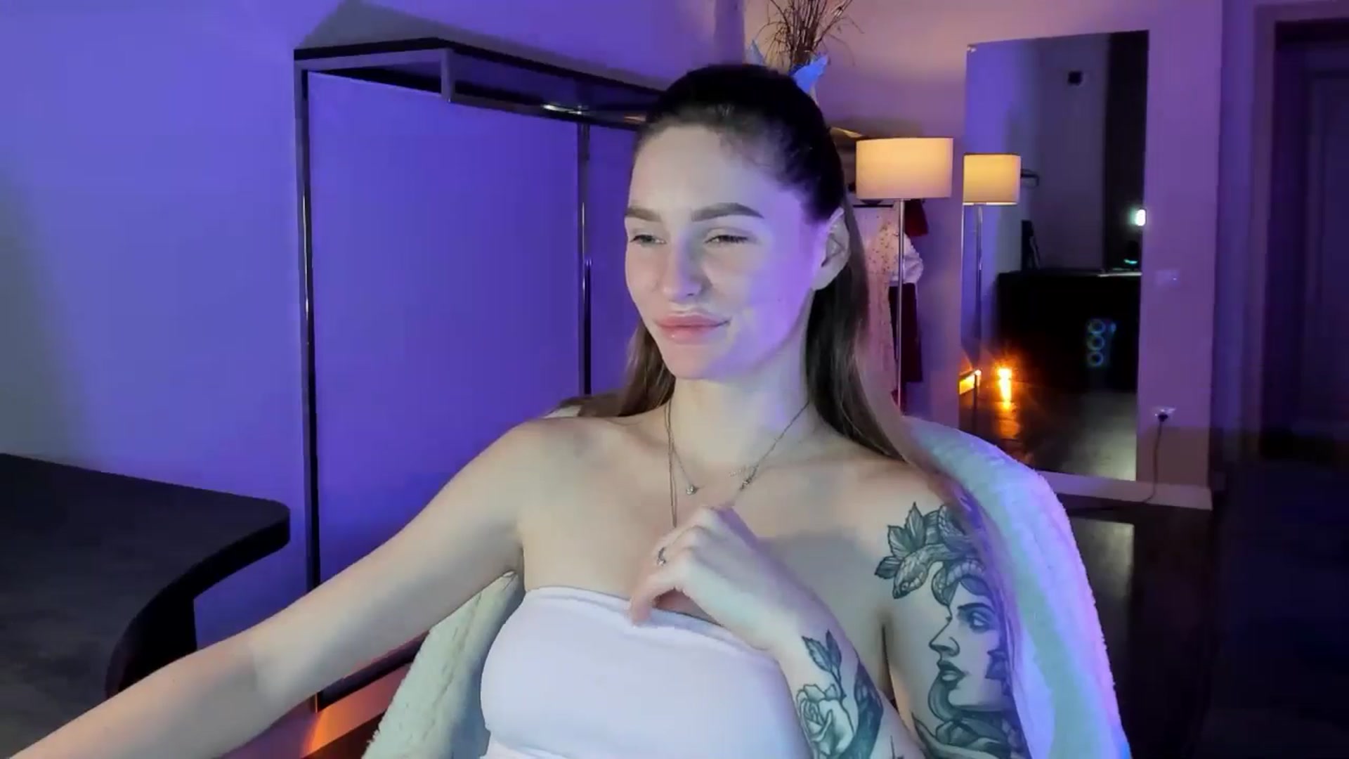 Gallery image thumbnail from Miliain's myfreecams stream on, 12/04/2025, 13:07 image 6 of 20