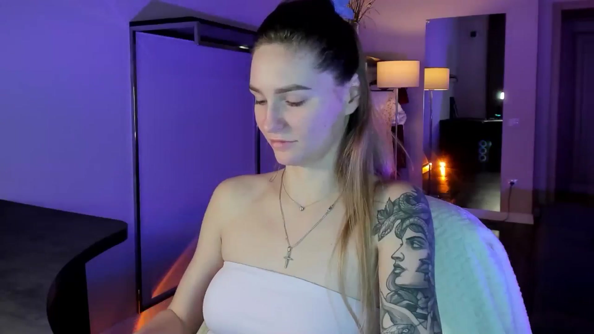 Gallery image thumbnail from Miliain's myfreecams stream on, 12/04/2025, 13:07 image 7 of 20