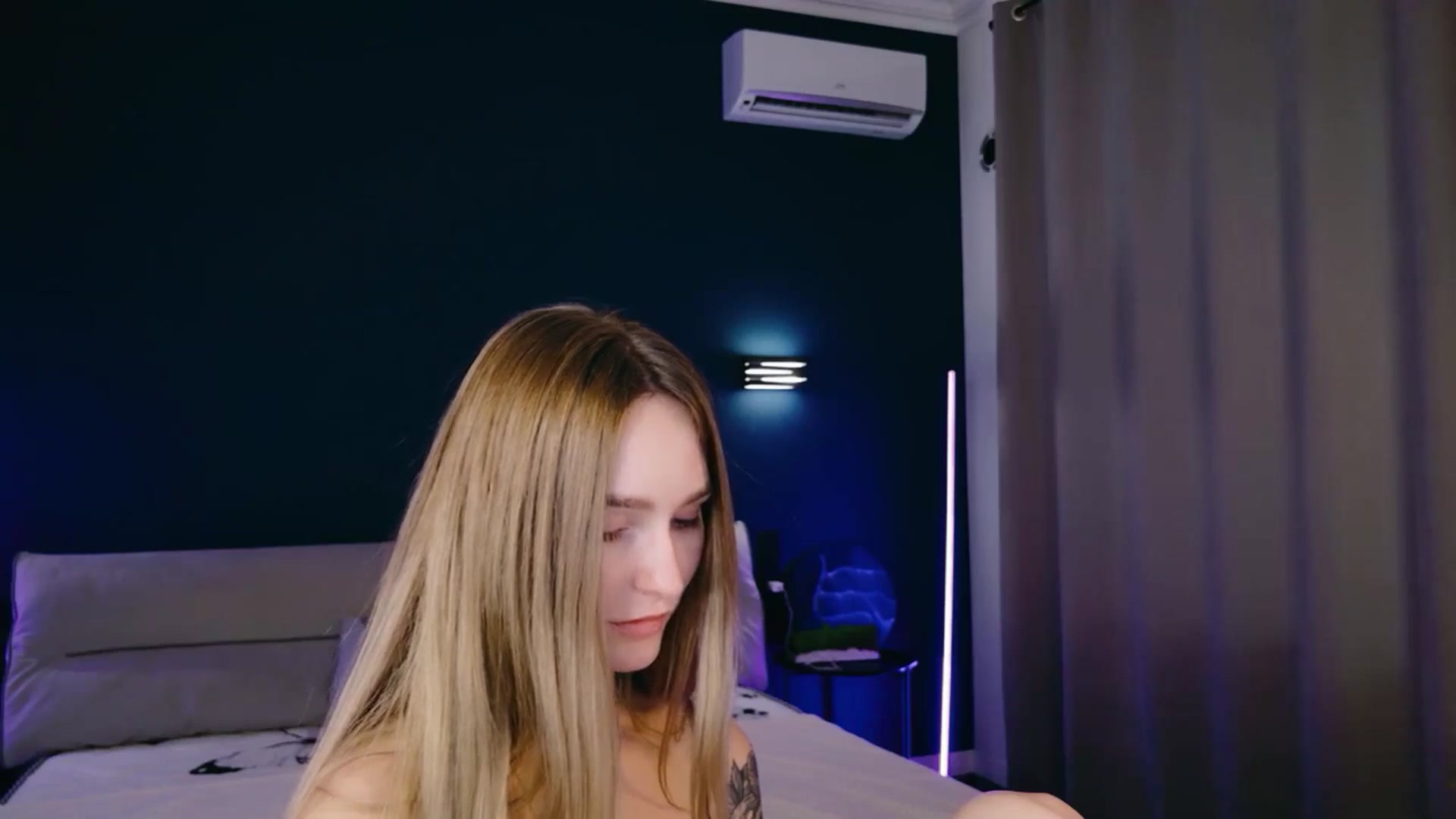 Gallery image thumbnail from Miliain's myfreecams stream on, 12/07/2025, 12:47 image 16 of 20