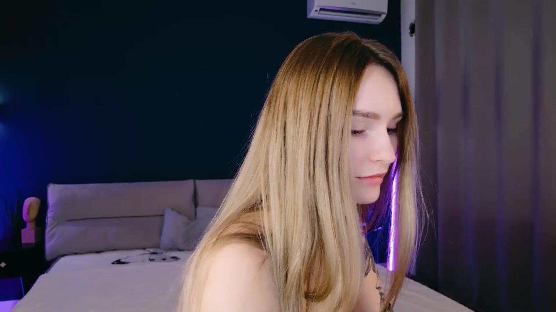 Gallery image thumbnail from Miliain's myfreecams stream on, 12/07/2025, 12:47 image 15 of 20