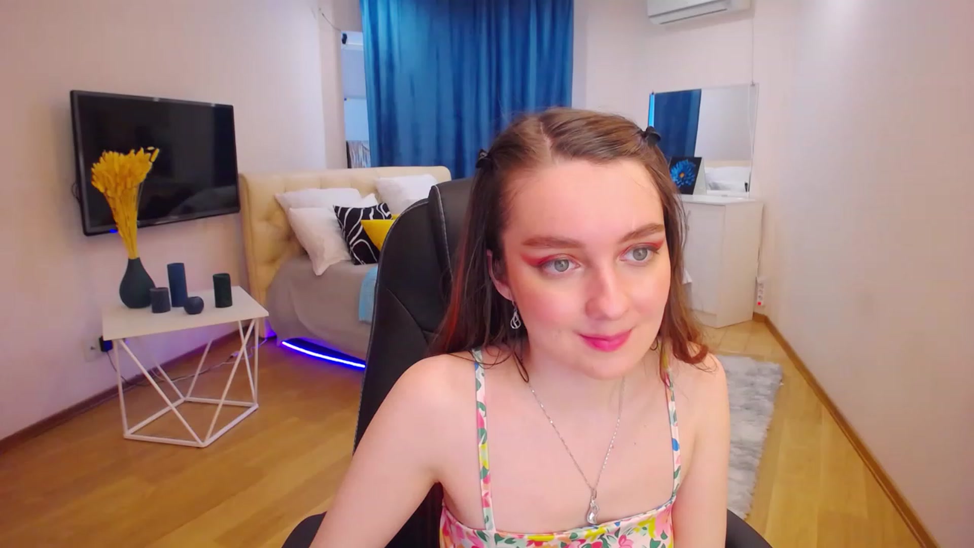Gallery image thumbnail from Milim_Nava's myfreecams stream on, 04/24/2023, 12:12 image 9 of 20