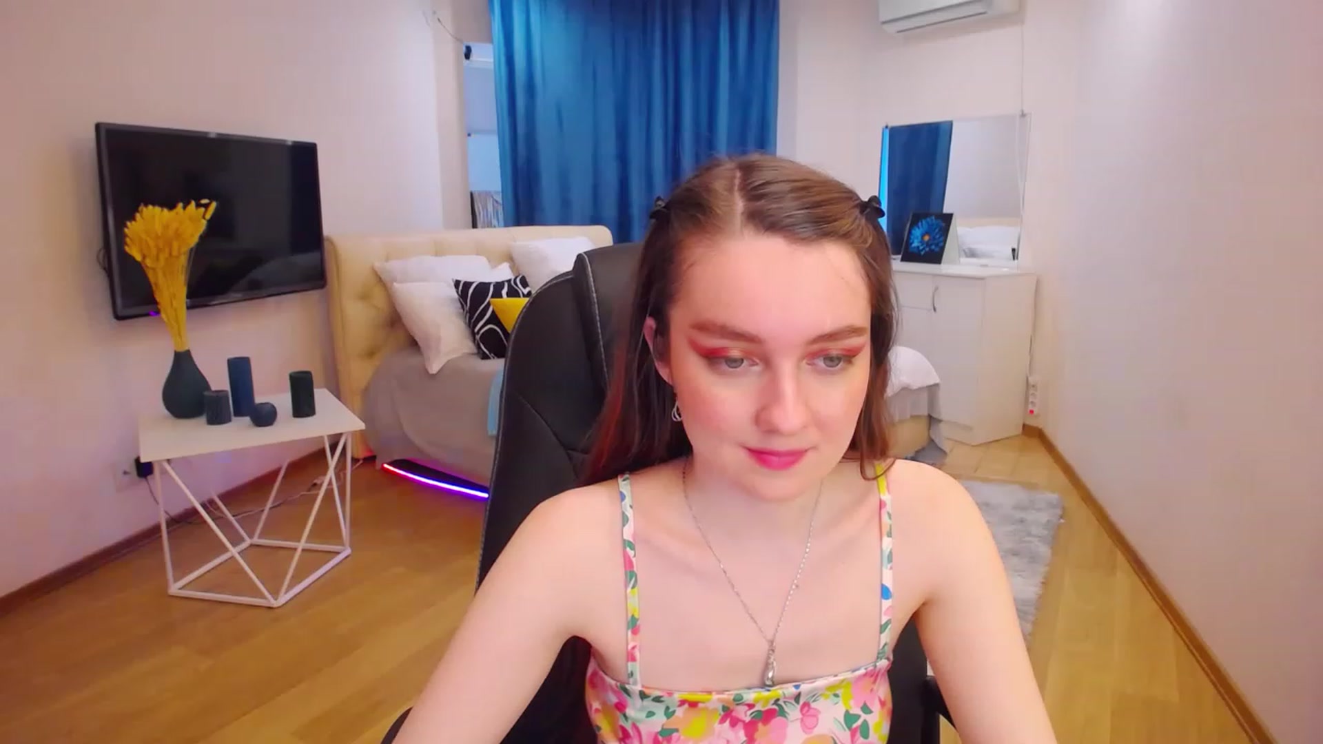Gallery image thumbnail from Milim_Nava's myfreecams stream on, 04/24/2023, 12:12 image 10 of 20