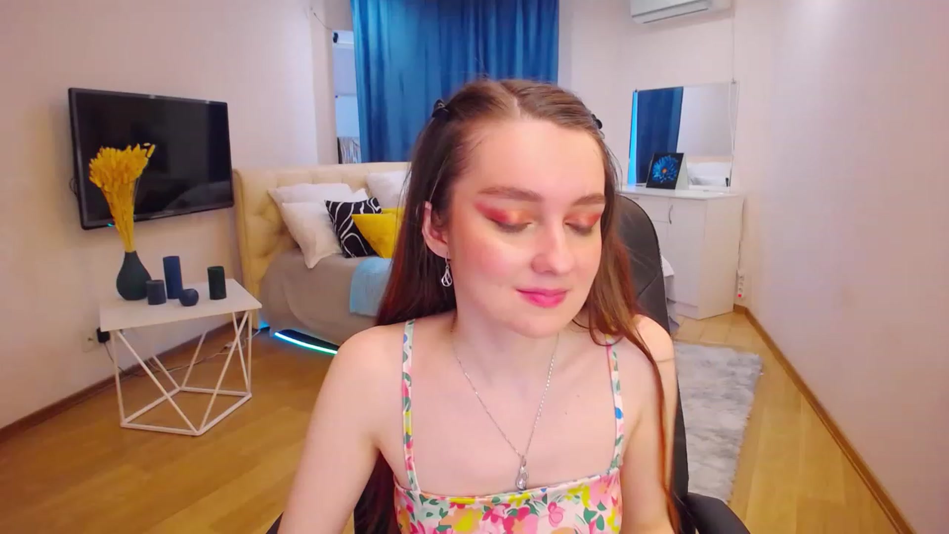Gallery image thumbnail from Milim_Nava's myfreecams stream on, 04/24/2023, 12:12 image 12 of 20