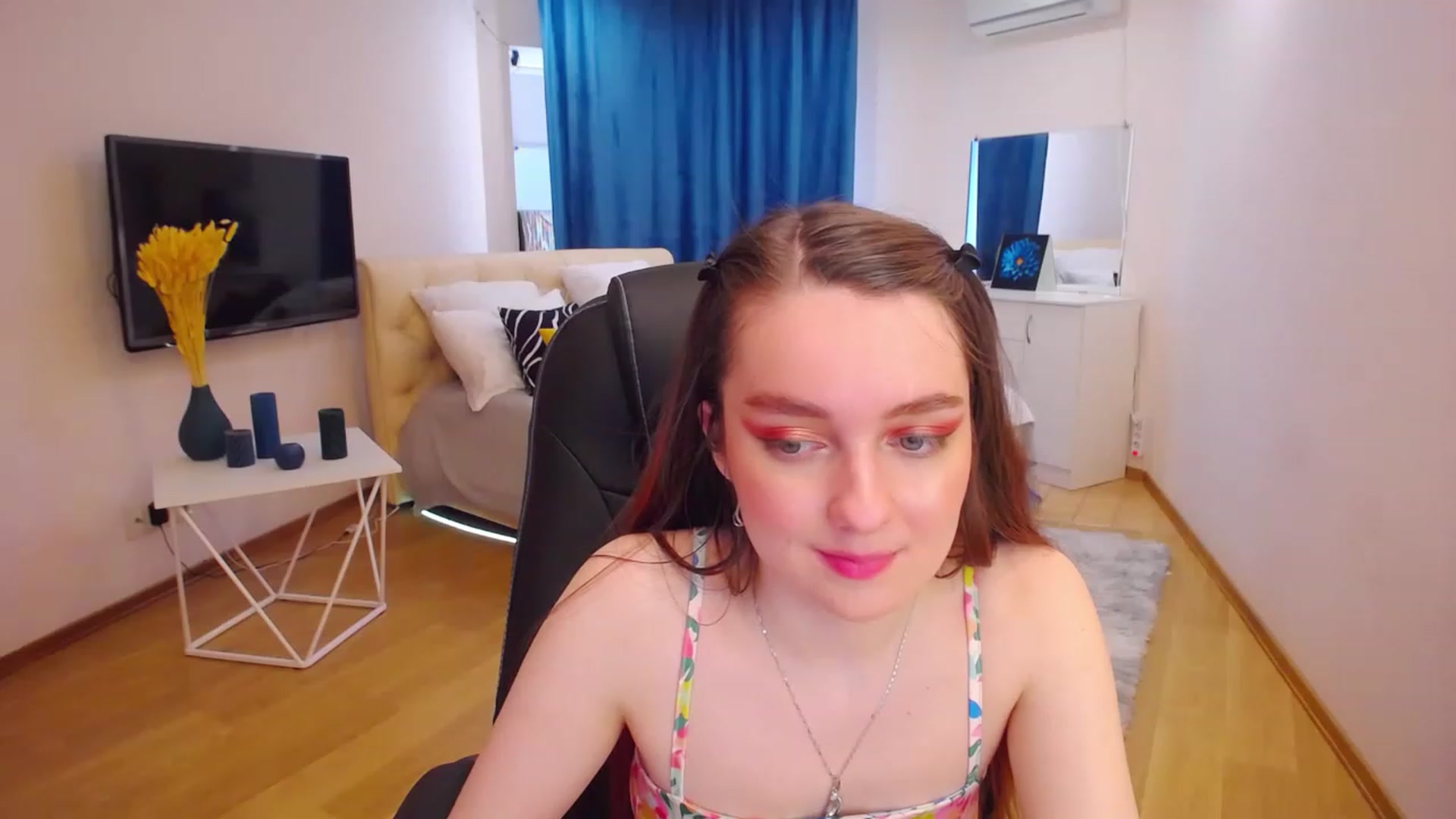 Gallery image thumbnail from Milim_Nava's myfreecams stream on, 04/24/2023, 12:12 image 16 of 20