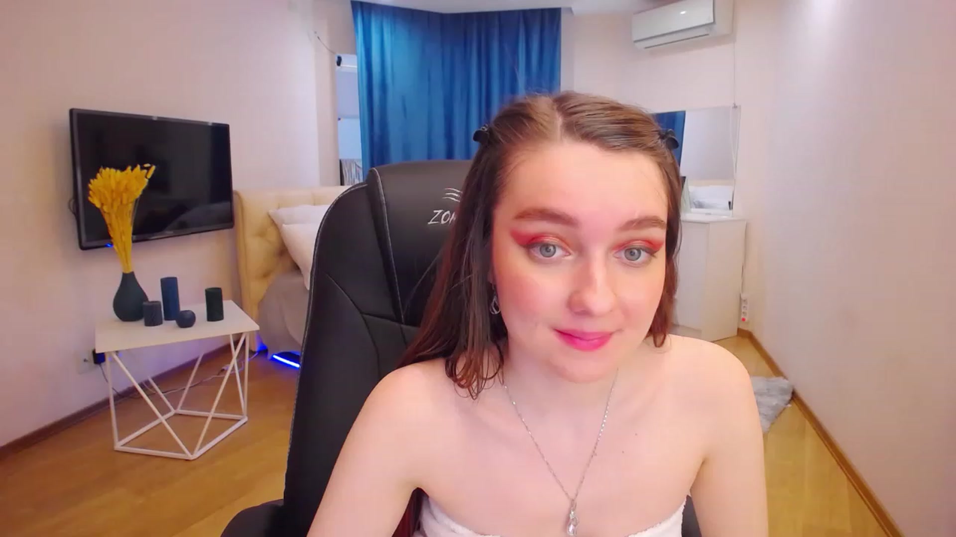 Gallery image thumbnail from Milim_Nava's myfreecams stream on, 04/24/2023, 13:39 image 12 of 20
