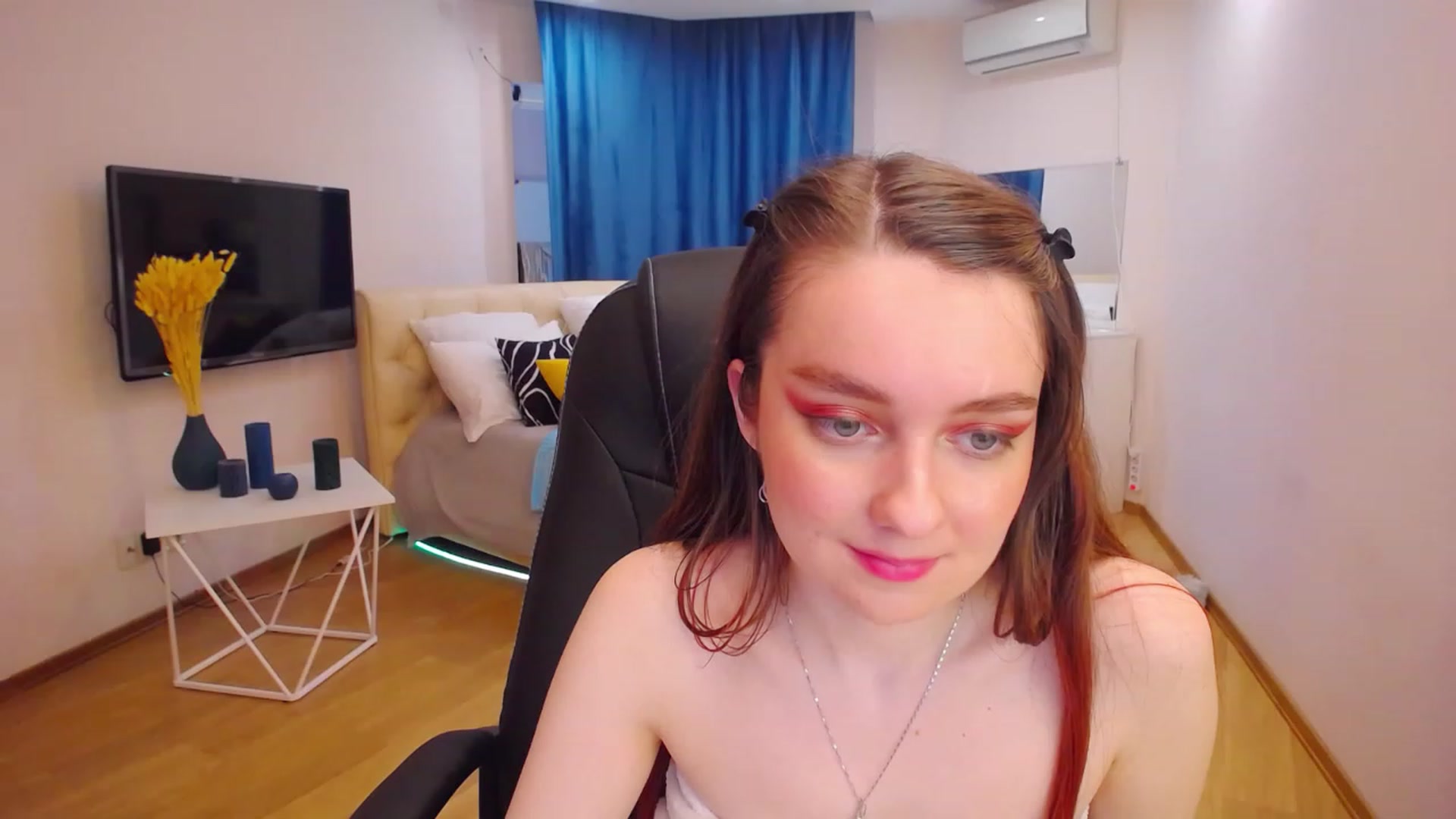 Gallery image thumbnail from Milim_Nava's myfreecams stream on, 04/24/2023, 13:39 image 19 of 20