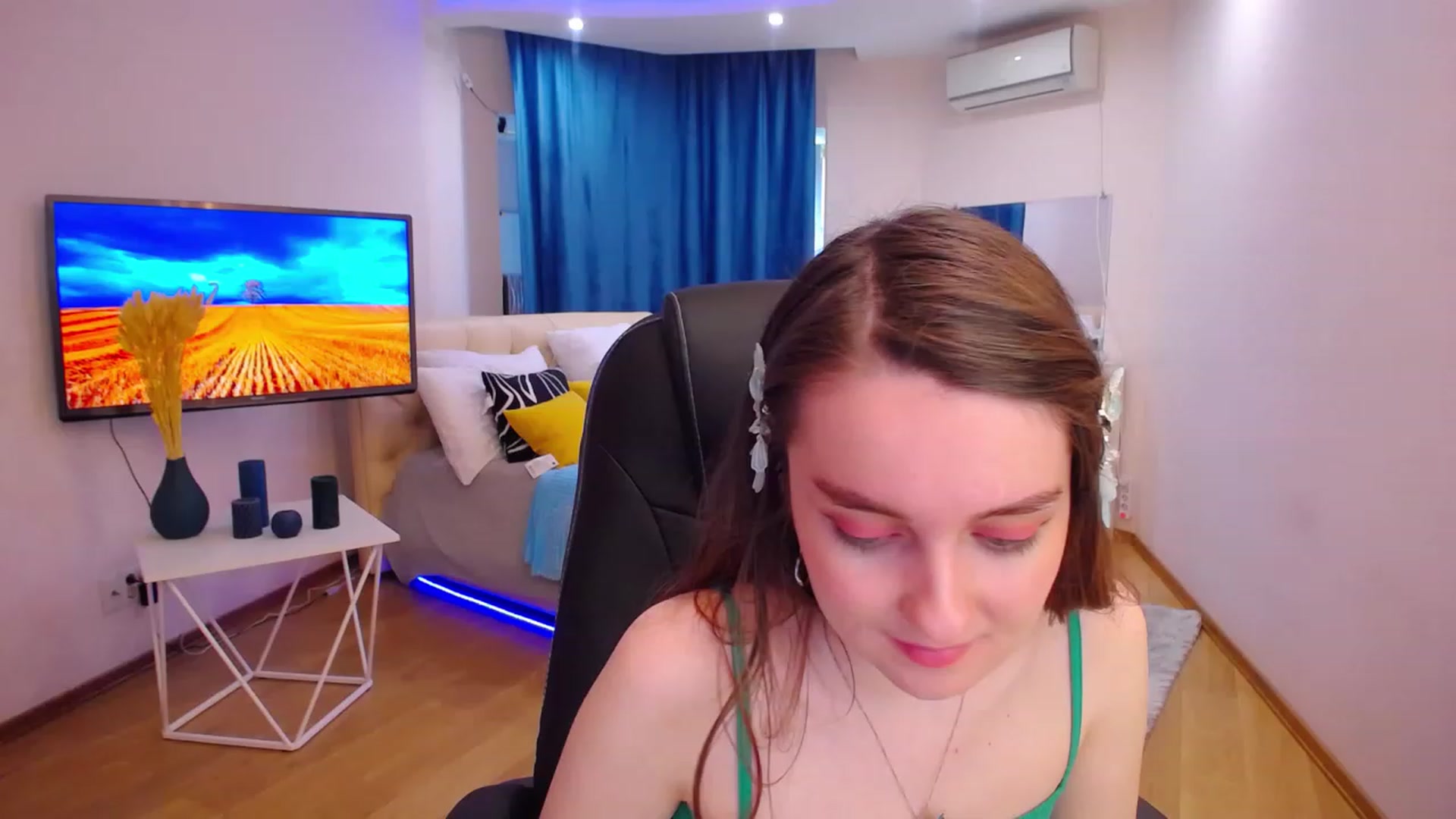 Gallery image thumbnail from Milim_Nava's myfreecams stream on, 05/03/2023, 09:09 image 14 of 20