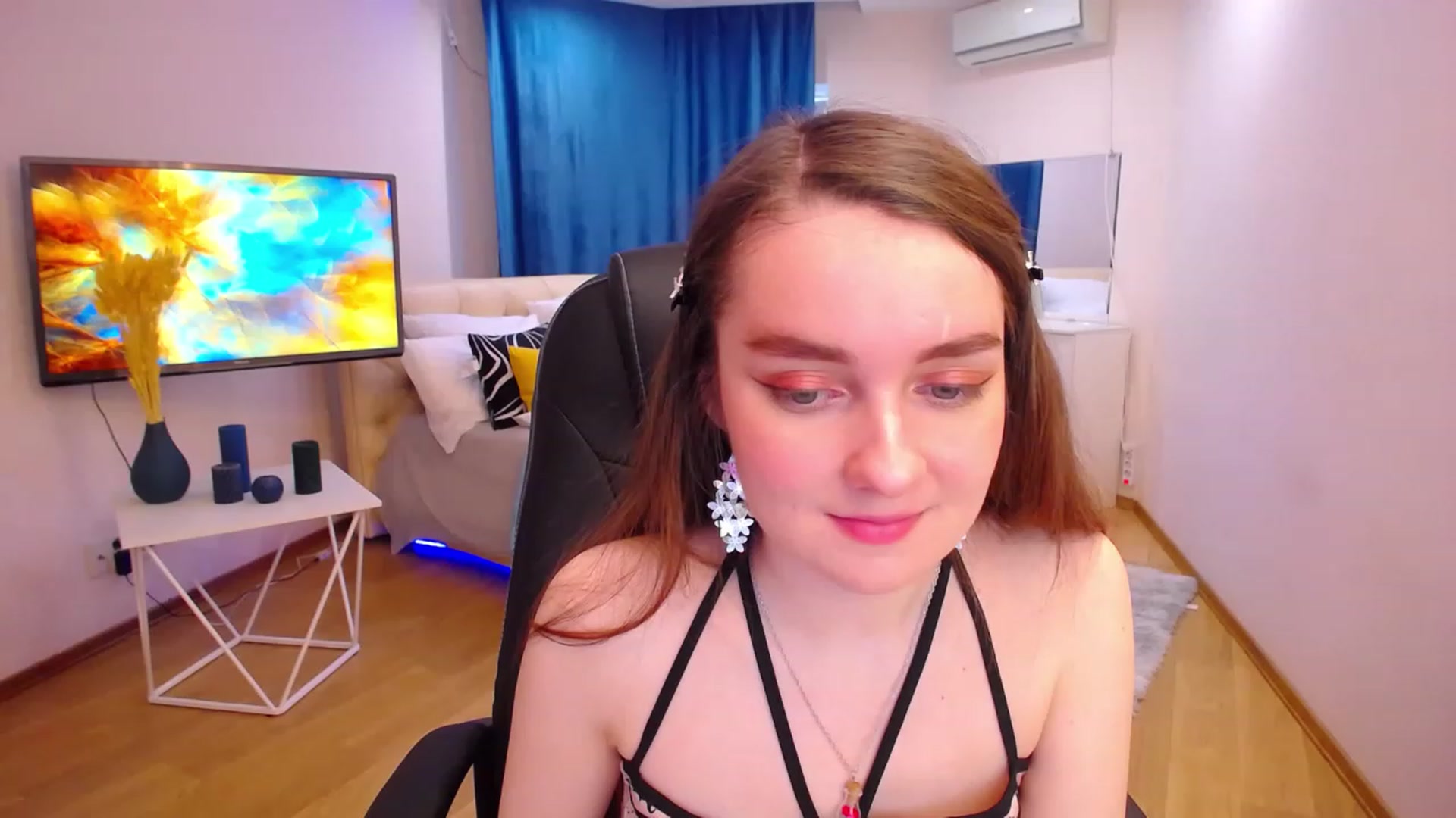 Gallery image thumbnail from Milim_Nava's myfreecams stream on, 05/08/2023, 04:05 image 17 of 20