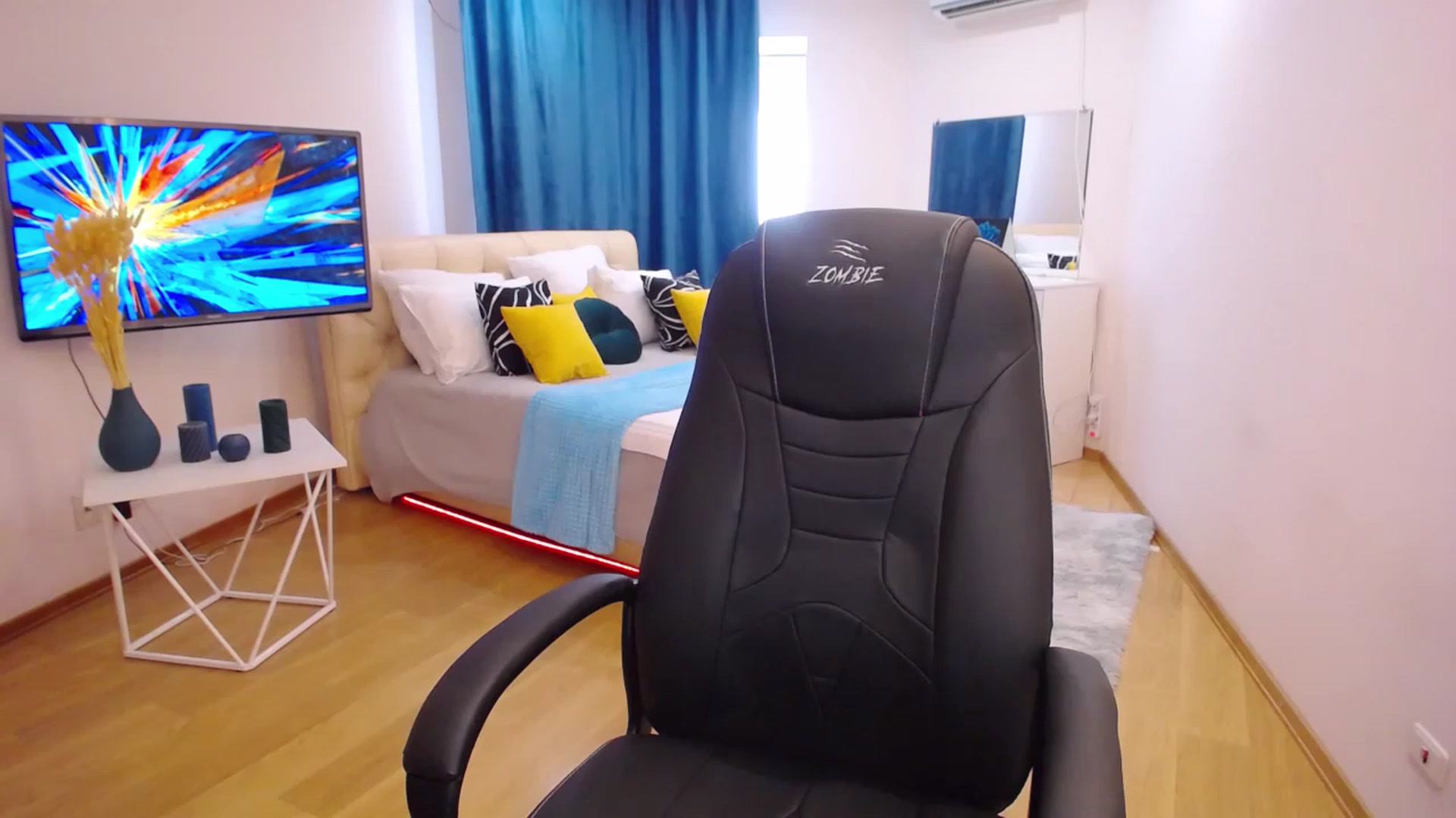 Gallery image thumbnail from Milim_Nava's myfreecams stream on, 06/18/2023, 12:56 image 16 of 20
