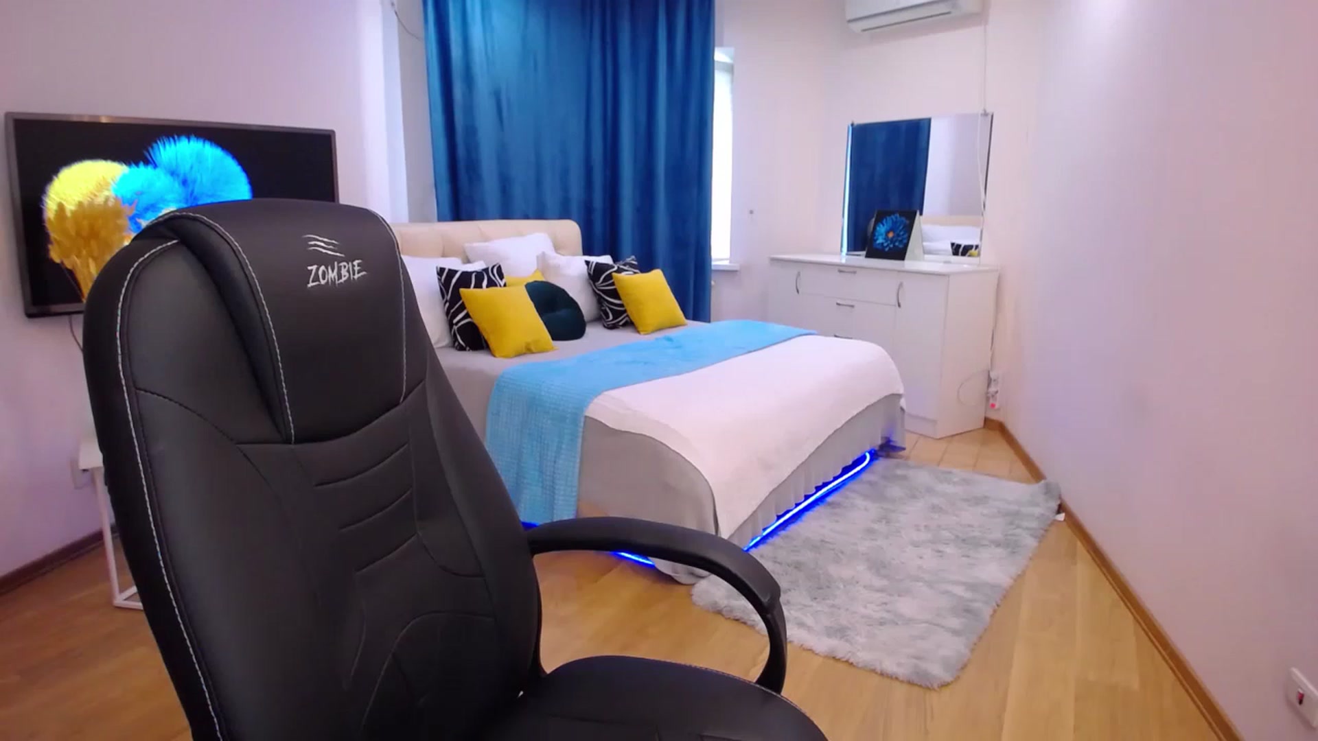 Gallery image thumbnail from Milim_Nava's myfreecams stream on, 06/21/2023, 07:46 image 7 of 20
