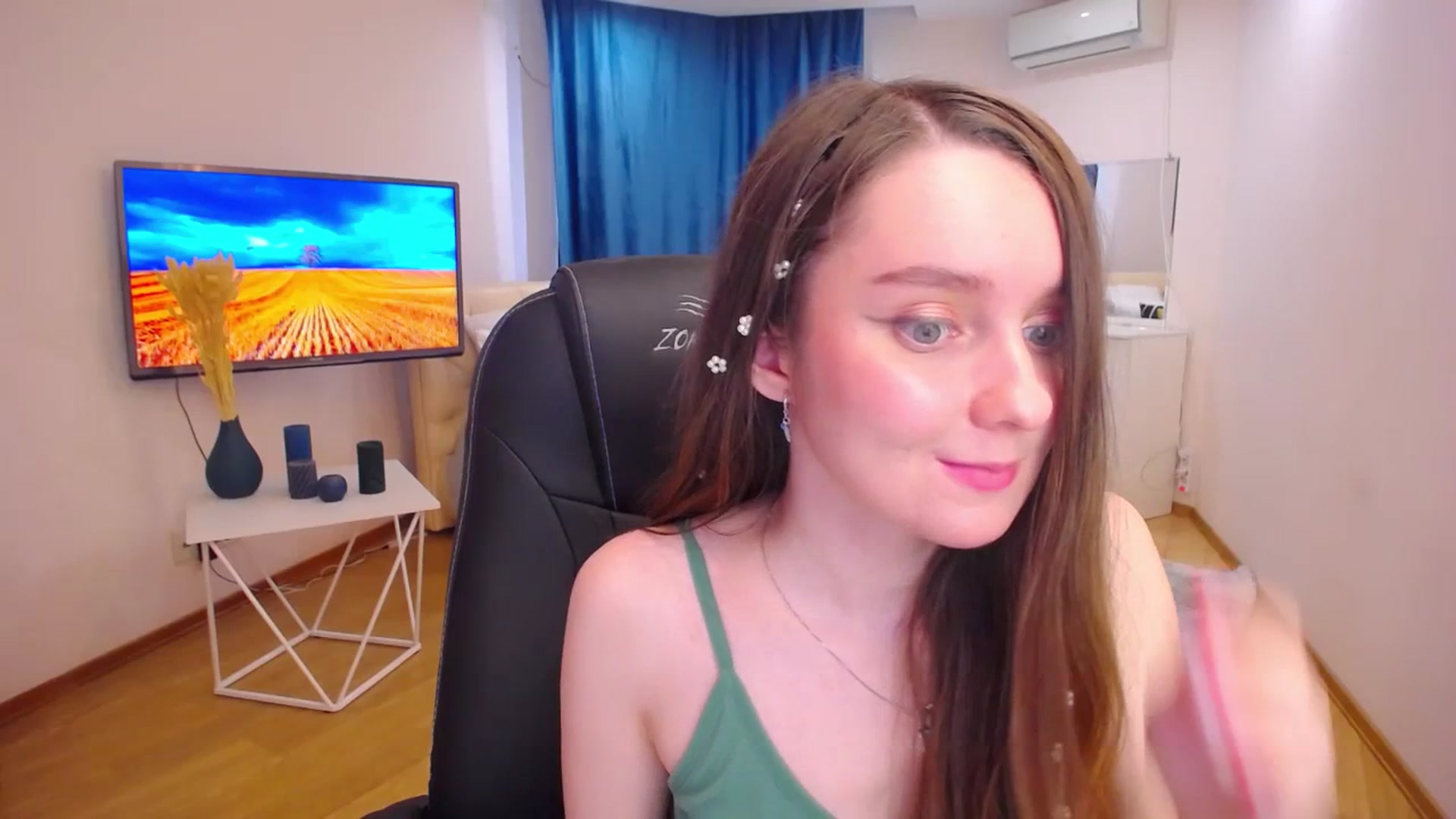 Gallery image thumbnail from Milim_Nava's myfreecams stream on, 07/06/2023, 09:09 image 3 of 20