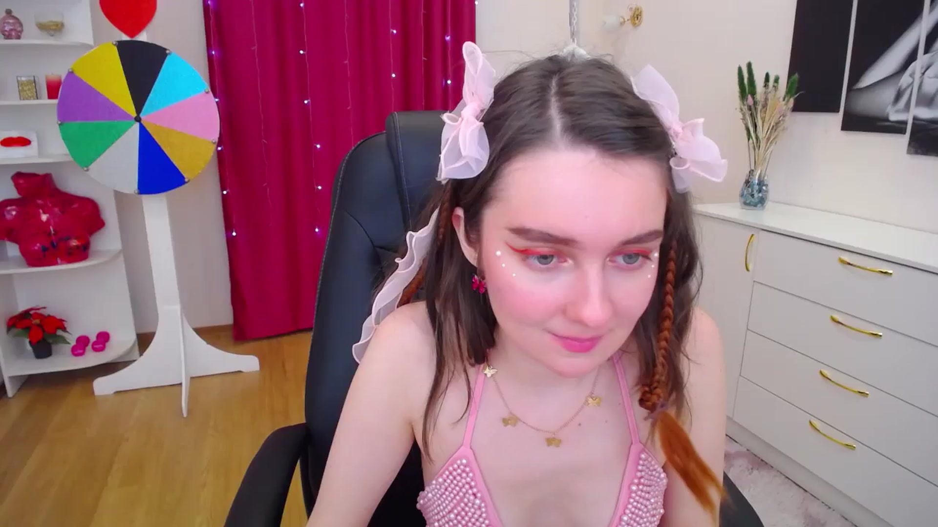Gallery image thumbnail from Milim_Nava's myfreecams stream on, 11/19/2023, 22:38 image 4 of 20