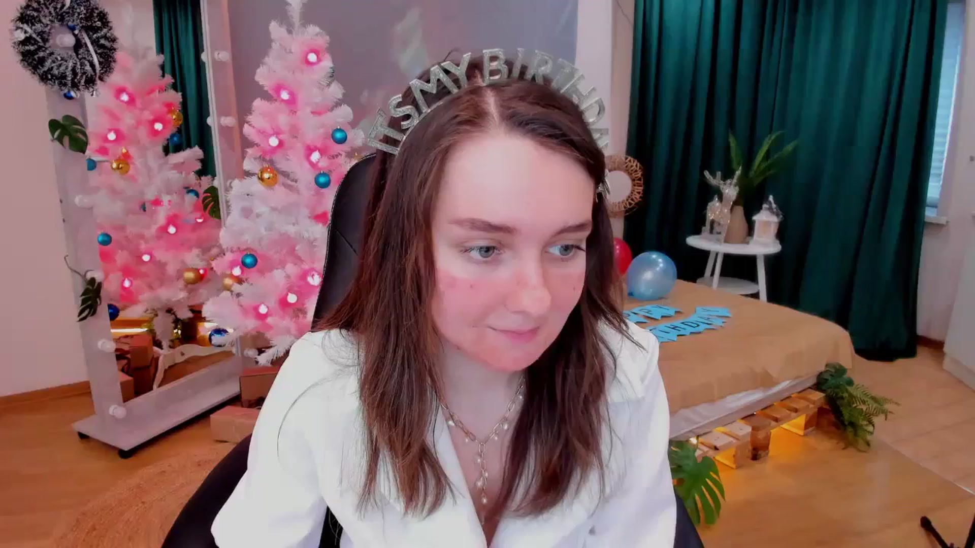 Gallery image thumbnail from Milim_Nava's myfreecams stream on, 12/21/2023, 11:57 image 13 of 20
