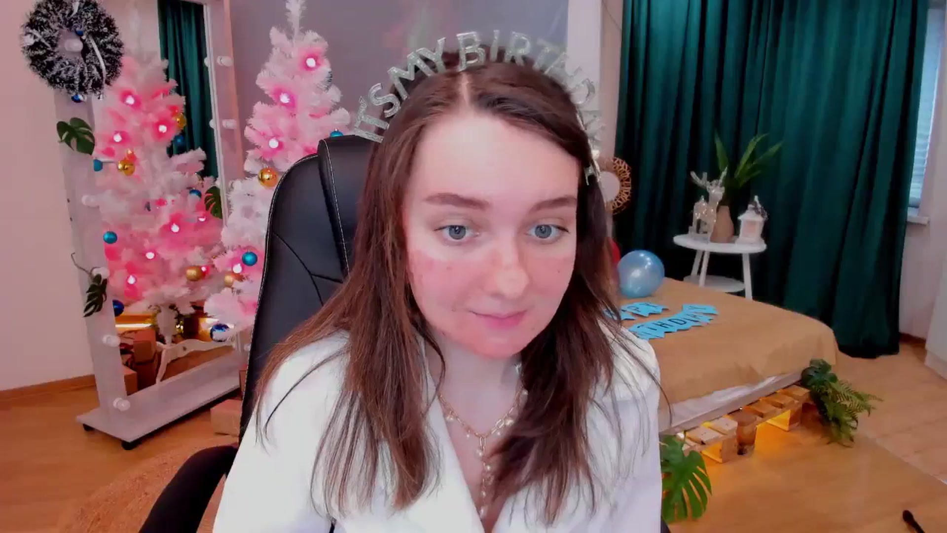 Gallery image thumbnail from Milim_Nava's myfreecams stream on, 12/21/2023, 11:57 image 8 of 20