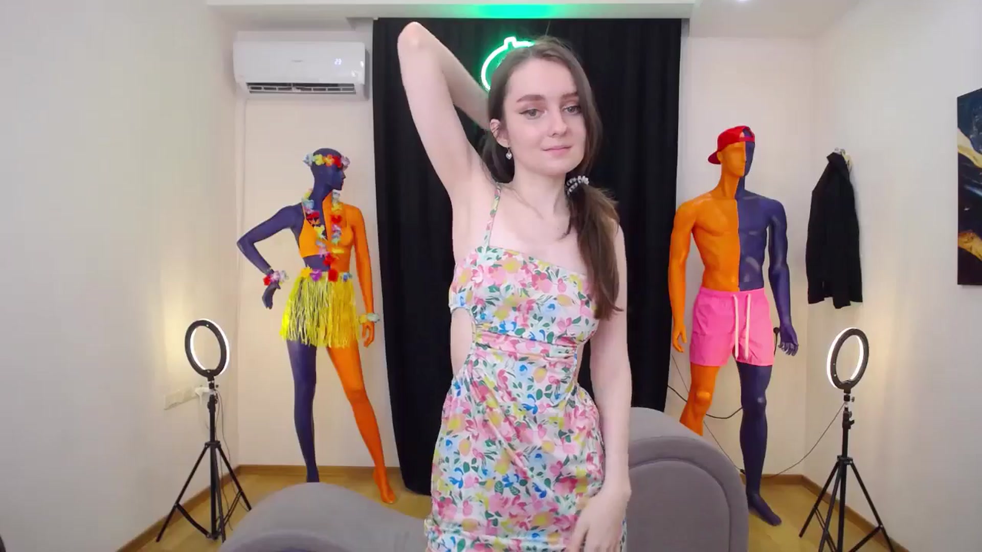Gallery image thumbnail from Milim_Nava's myfreecams stream on, 07/07/2024, 15:34 image 17 of 20