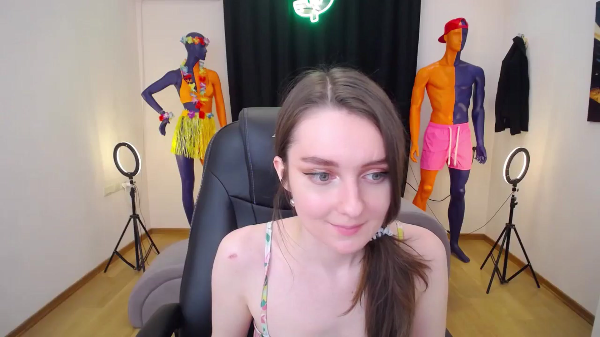 Gallery image thumbnail from Milim_Nava's myfreecams stream on, 07/07/2024, 15:34 image 9 of 20