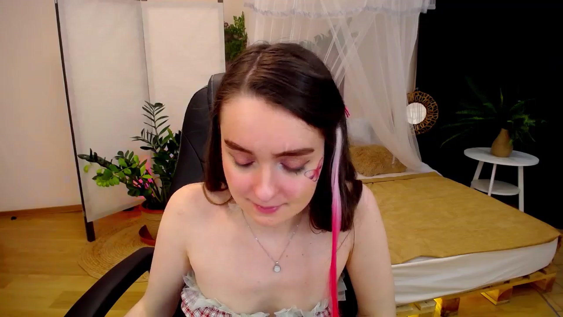 Gallery image thumbnail from Milim_Nava's myfreecams stream on, 09/15/2024, 24:25 image 18 of 20