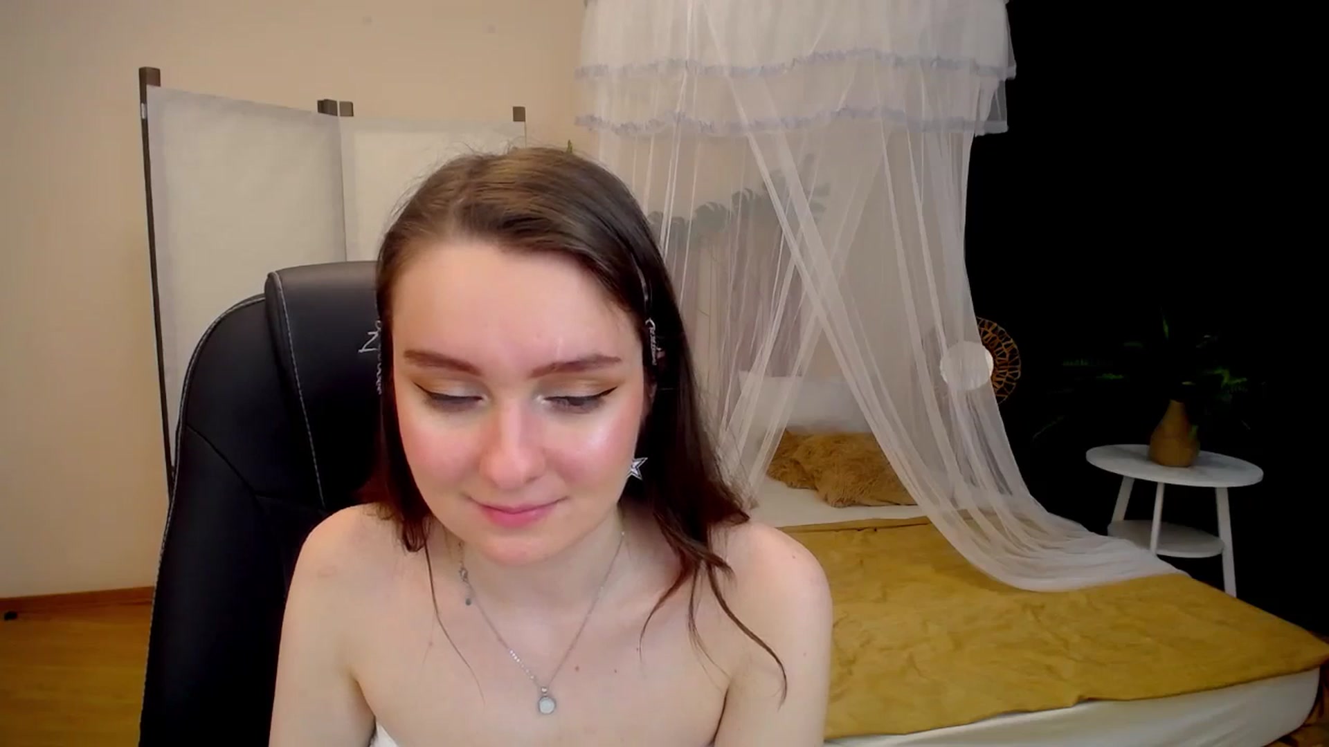 Gallery image thumbnail from Milim_Nava's myfreecams stream on, 09/18/2024, 17:42 image 8 of 20