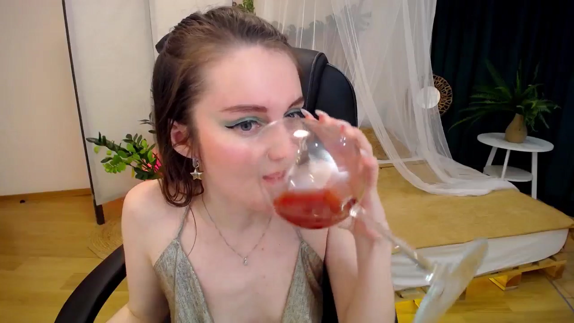 Gallery image thumbnail from Milim_Nava's myfreecams stream on, 10/11/2024, 08:01 image 11 of 20