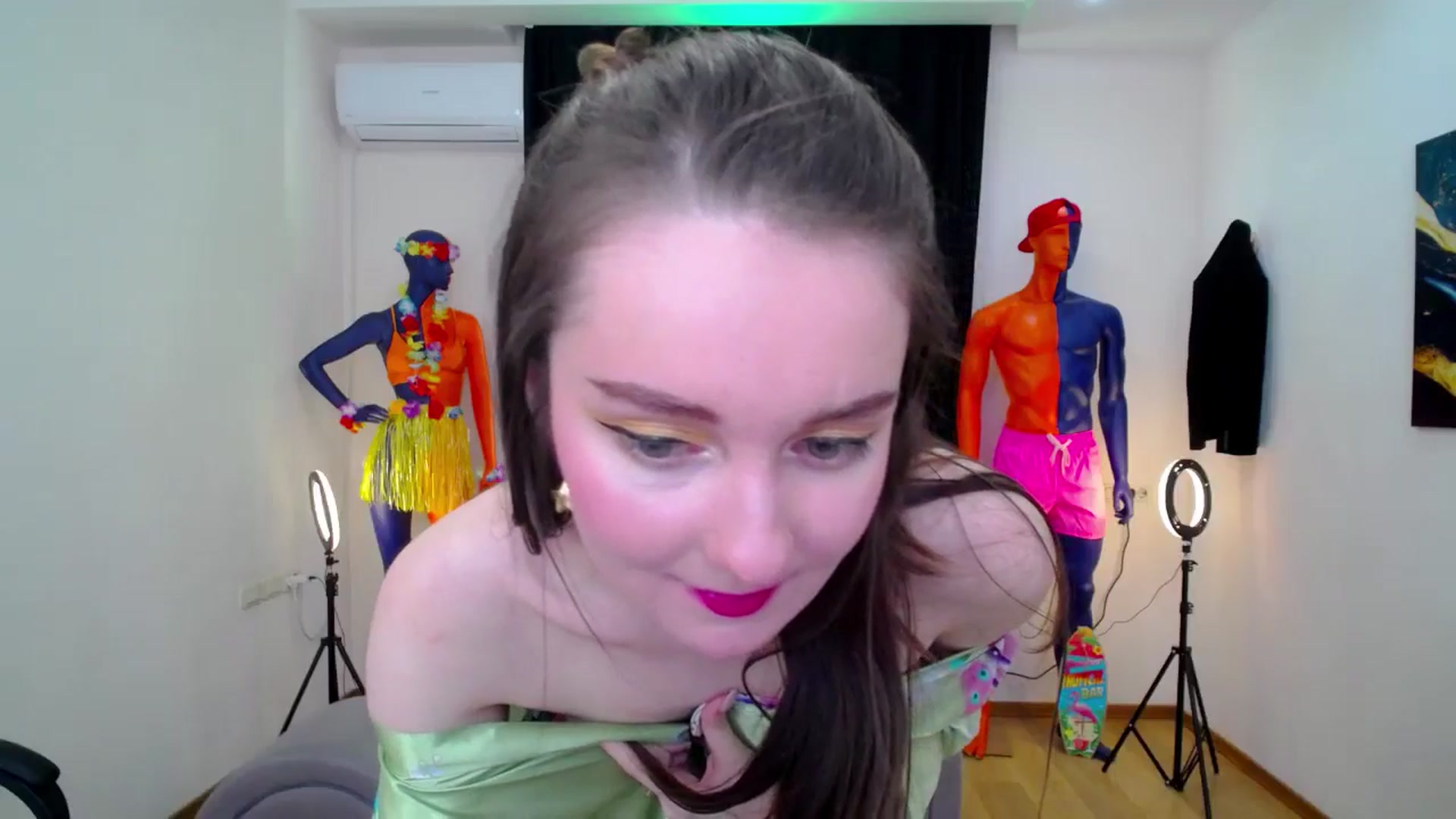 Gallery image thumbnail from Milim_Nava's myfreecams stream on, 10/13/2024, 13:11 image 16 of 20