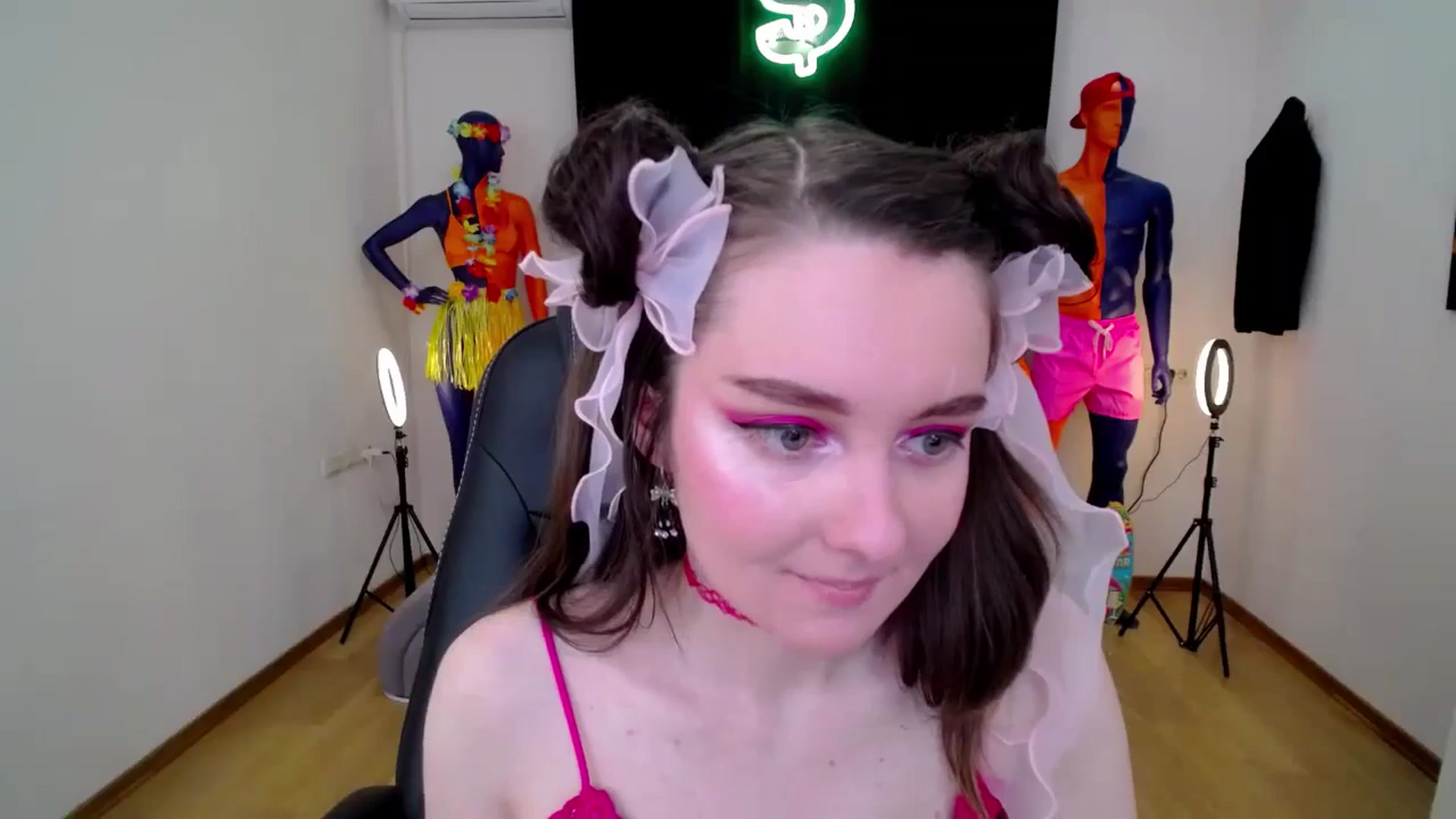 Gallery image thumbnail from Milim_Nava's myfreecams stream on, 10/16/2024, 19:21 image 5 of 20