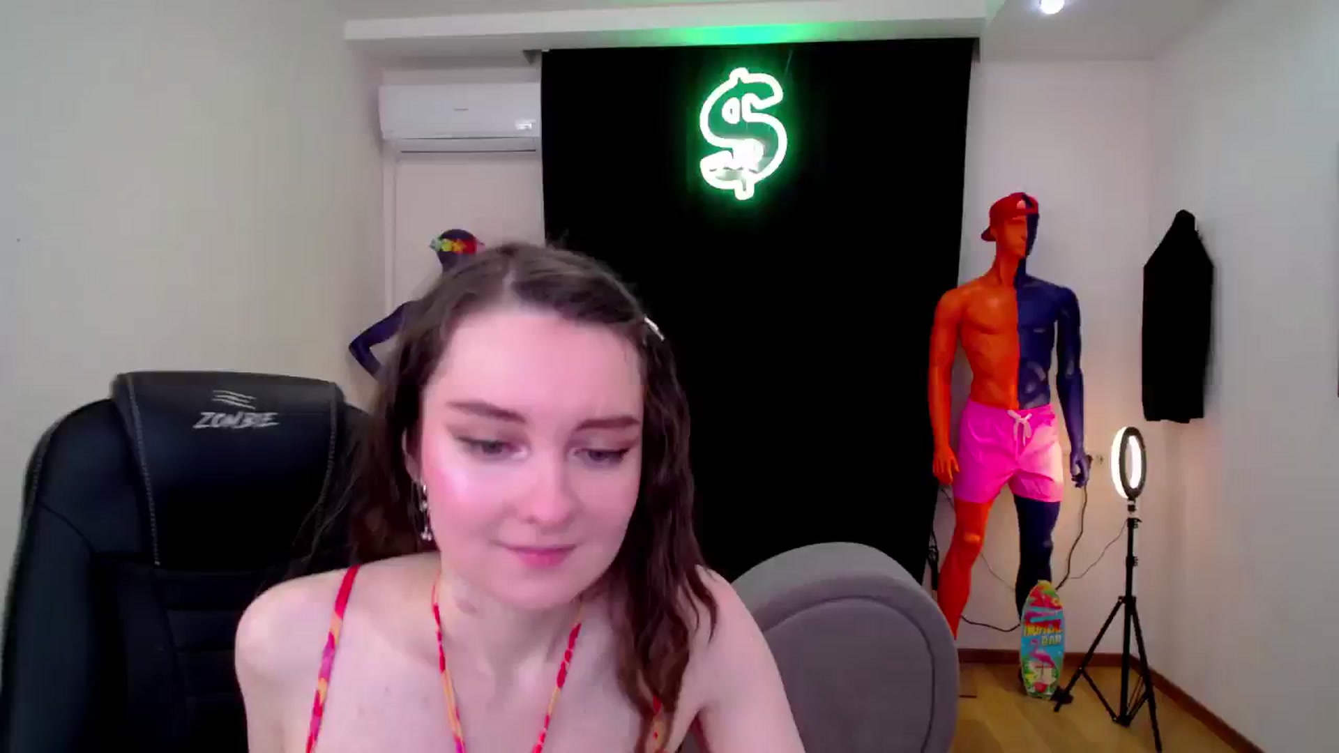 Gallery image thumbnail from Milim_Nava's myfreecams stream on, 10/18/2024, 13:21 image 16 of 20